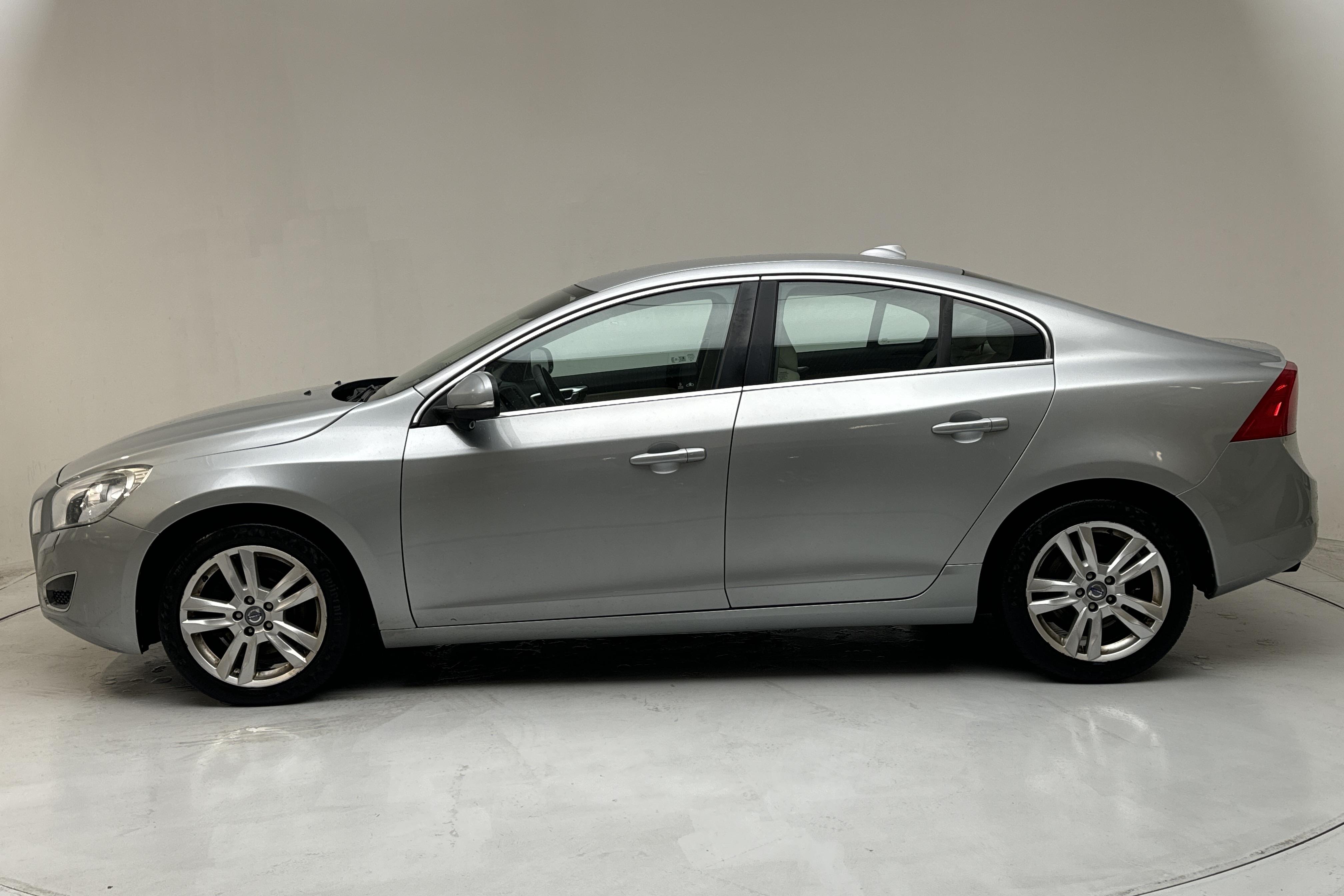 Volvo S60 1.6D DRIVe (115hk) - 223 560 km - Automatyczna - srebro - 2012