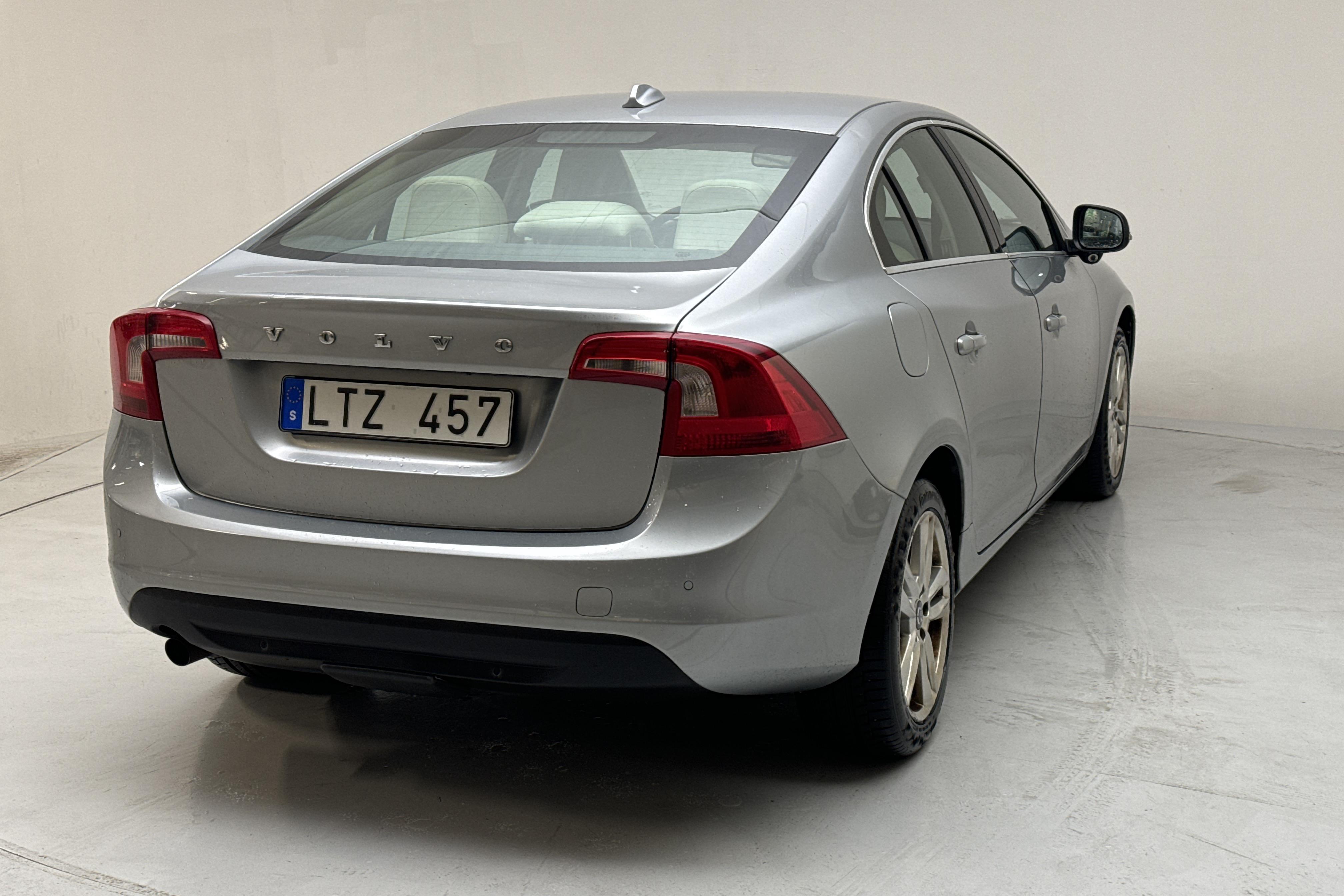 Volvo S60 1.6D DRIVe (115hk) - 223 560 km - Automatic - silver - 2012