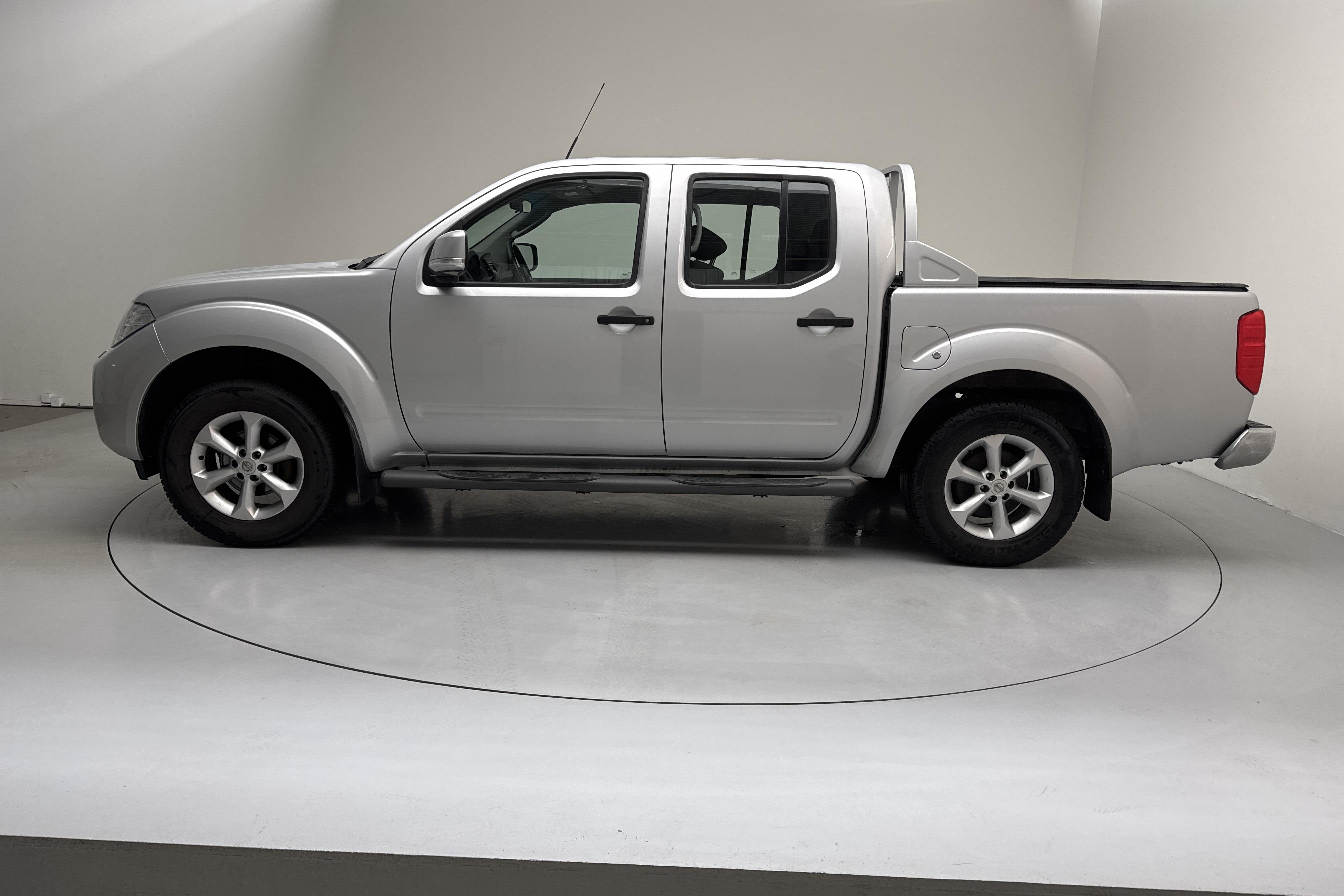 Nissan Navara 2.5 dCi (144hk) - 7 176 mil - Manuell - silver - 2014