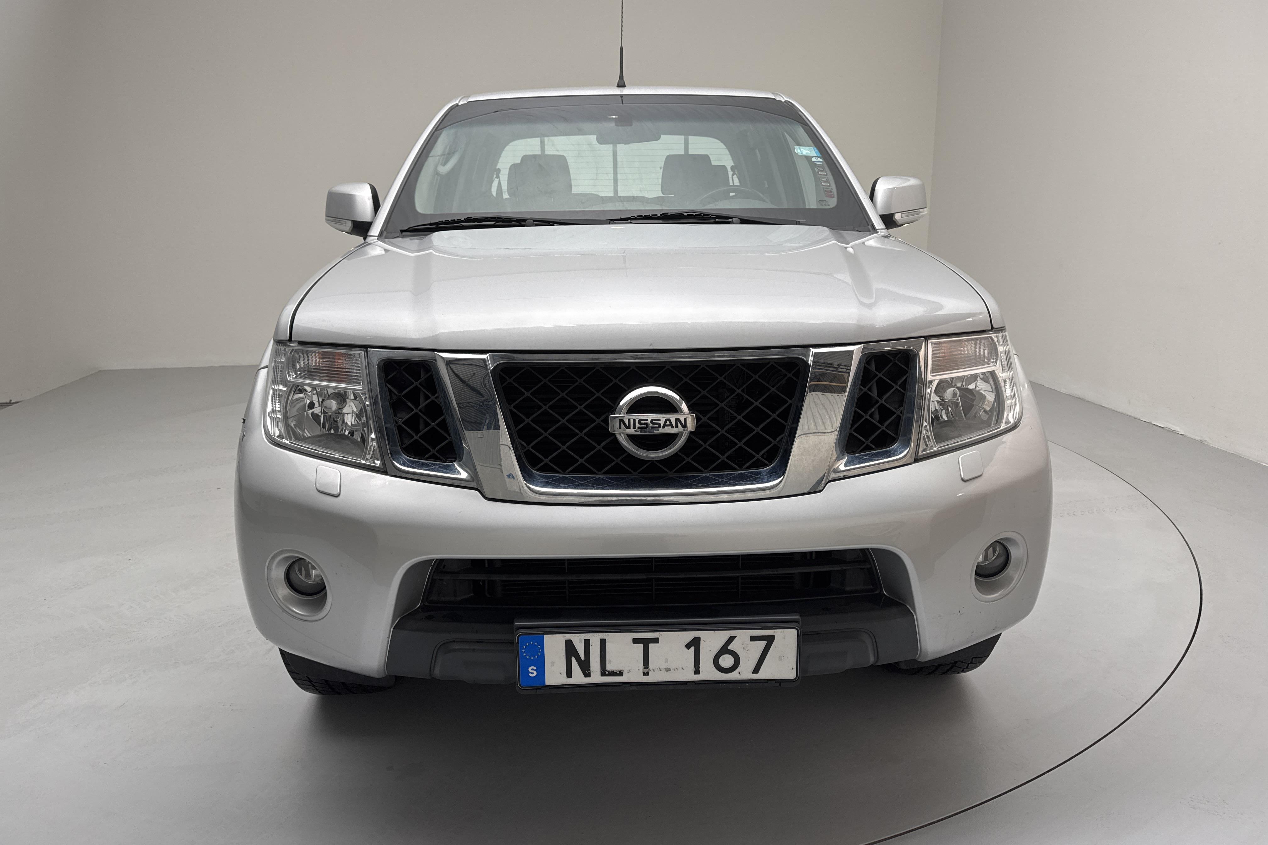 Nissan Navara 2.5 dCi (144hk) - 7 176 mil - Manuell - silver - 2014