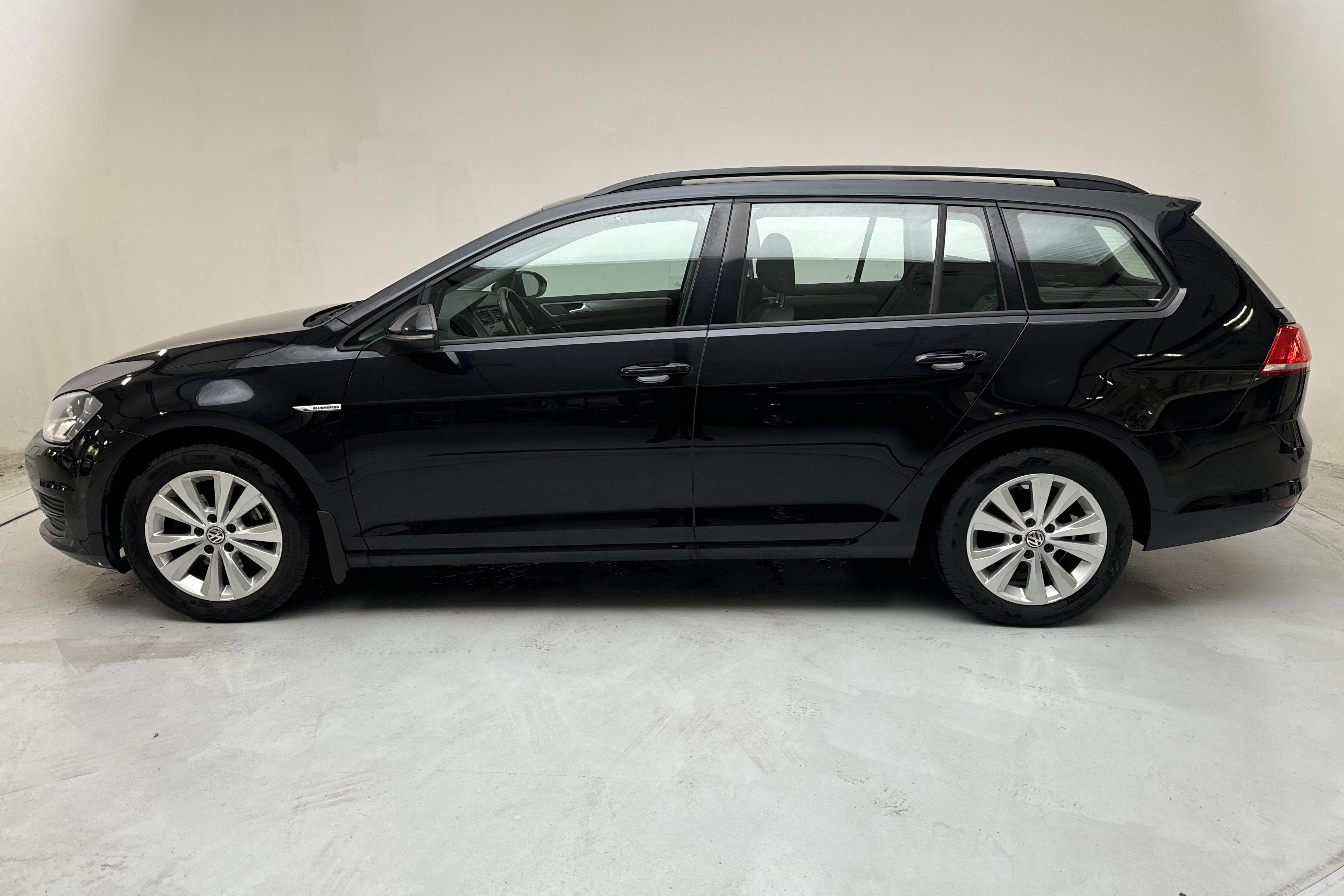 VW Golf VII 1.4 TGI BlueMotion Sportscombi (110hk) - 72 190 km - Manualna - czarny - 2016