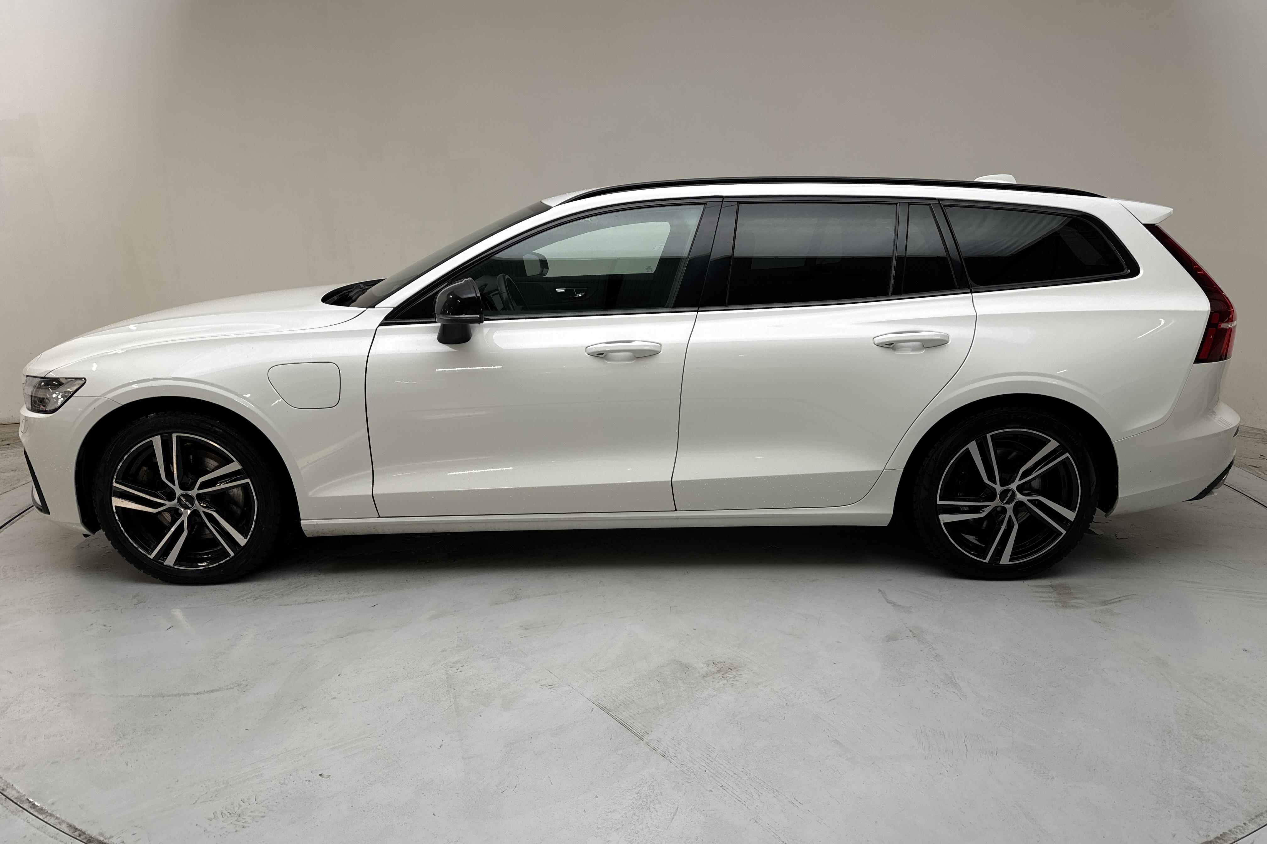 Volvo V60 T6 AWD Twin Engine (340hk) - 106 960 km - Automaatne - valge - 2022