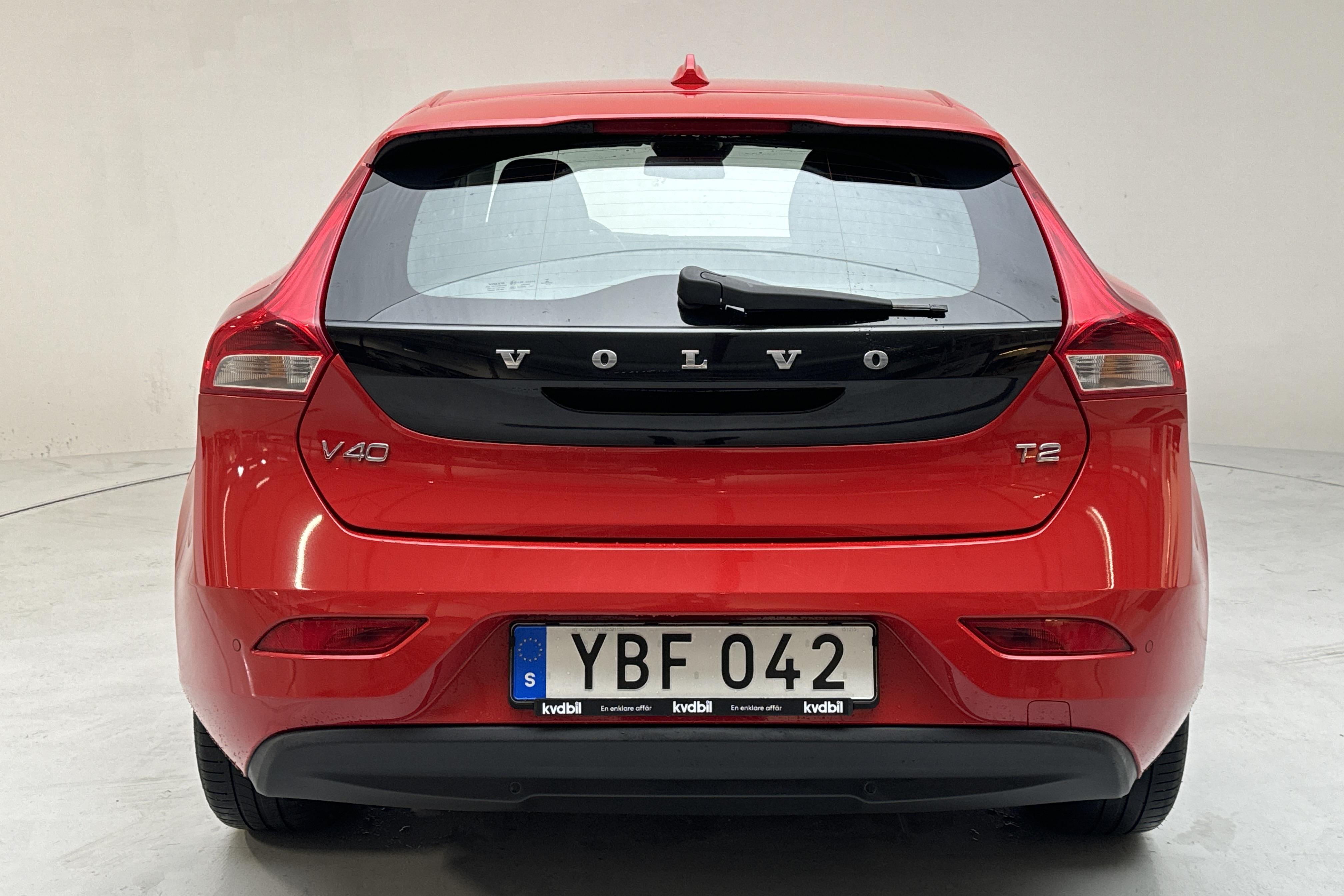 Volvo V40 T2 (122hk) - 84 220 km - Manual - red - 2016