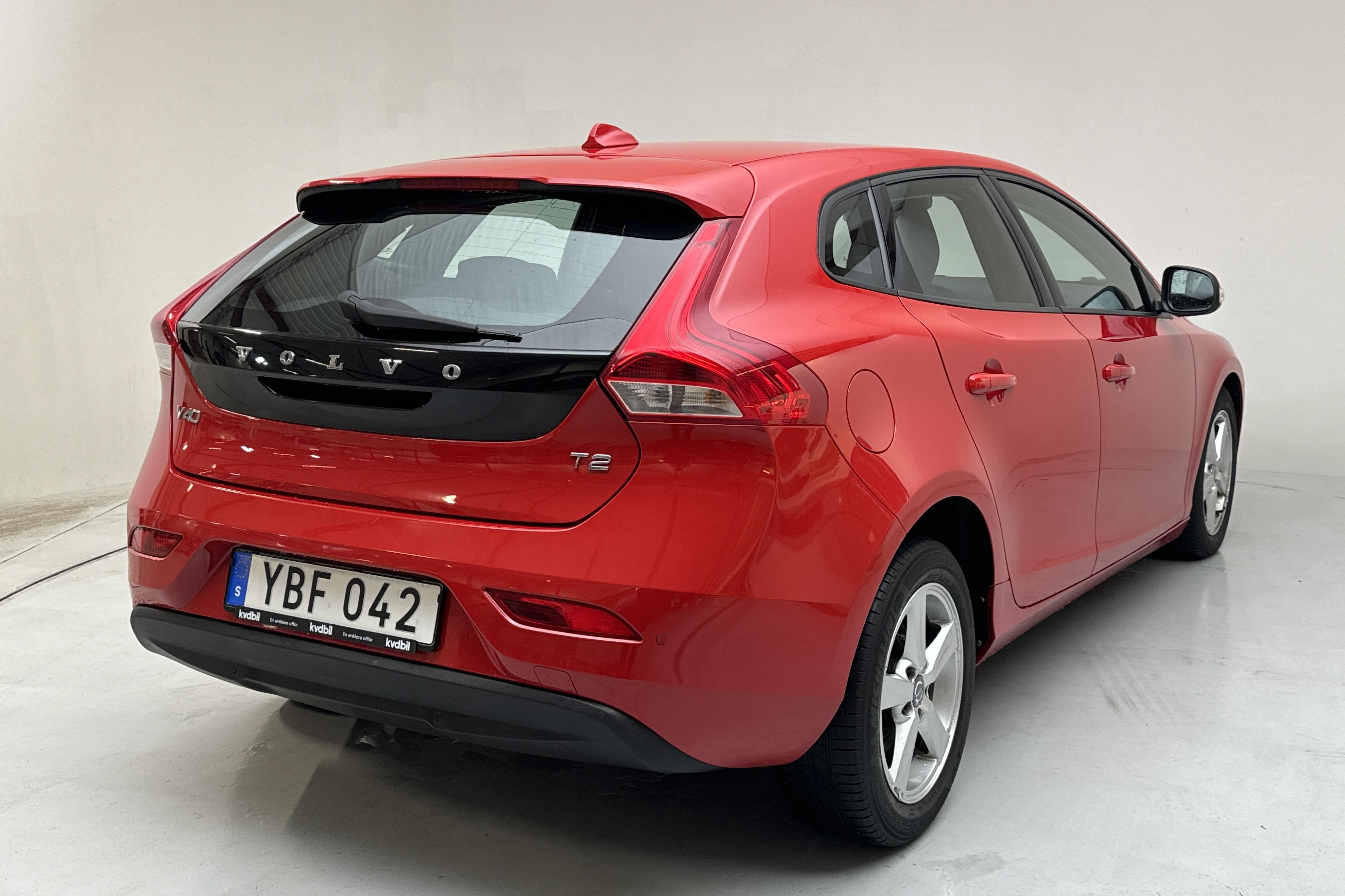 Volvo V40 T2 (122hk) - 84 220 km - Käsitsi - punane - 2016