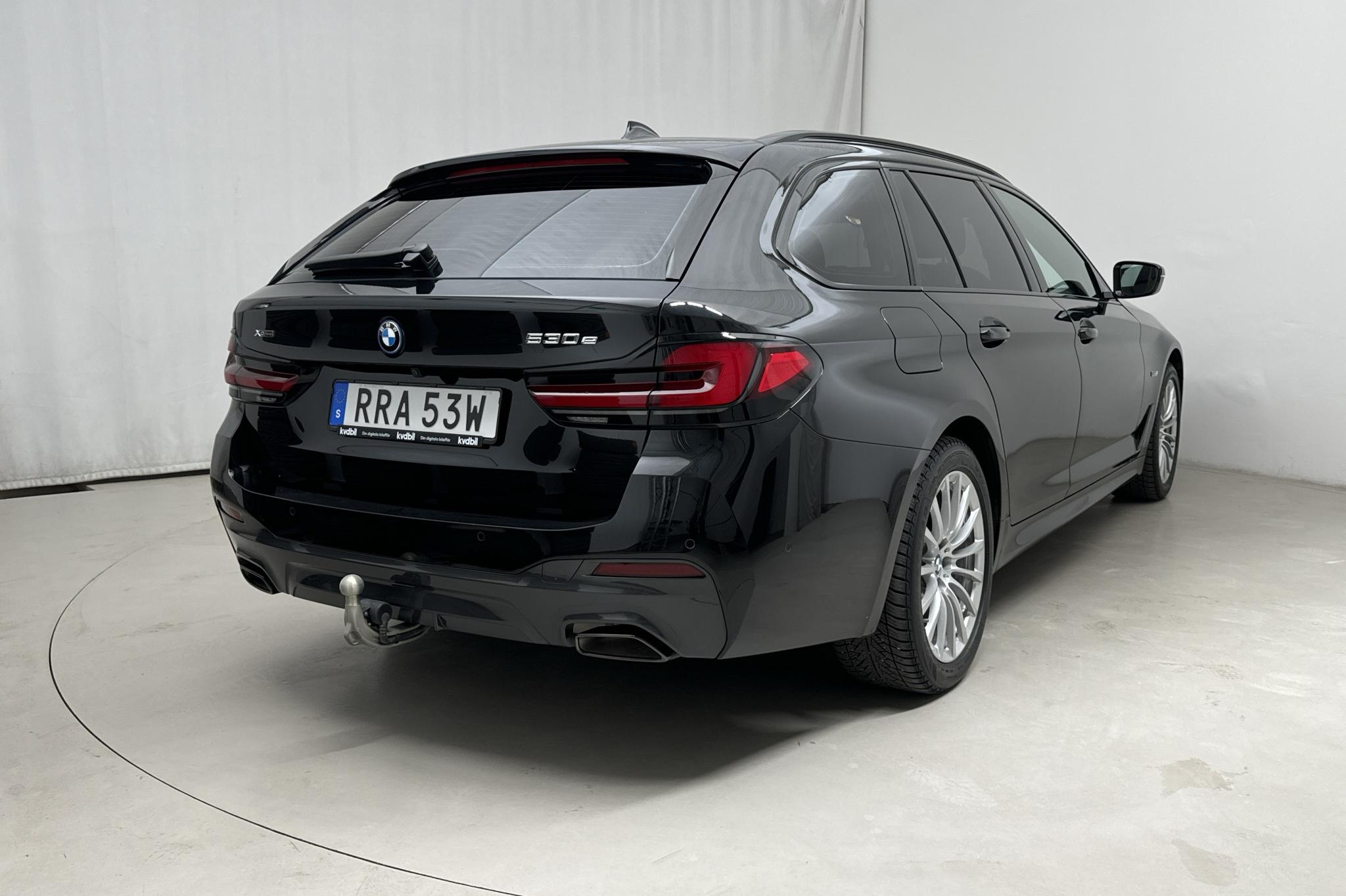 BMW 530e xDrive Touring, G31 12kWh LCI (292hk) - 25 740 km - Automatyczna - czarny - 2024