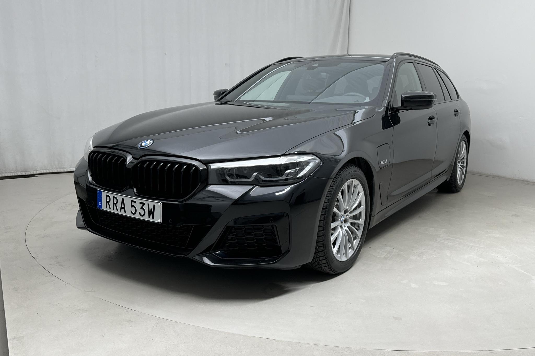 BMW 530e xDrive Touring, G31 12kWh LCI (292hk) - 25 740 km - Automaattinen - musta - 2024