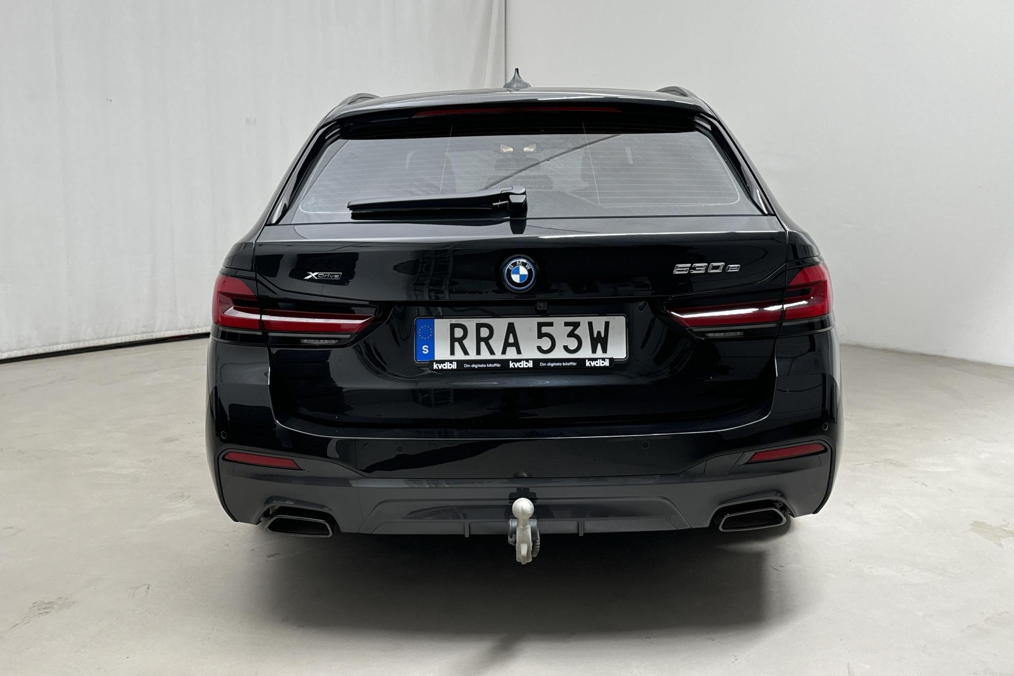 BMW 530e xDrive Touring, G31 12kWh LCI (292hk) - 25 740 km - Automatyczna - czarny - 2024