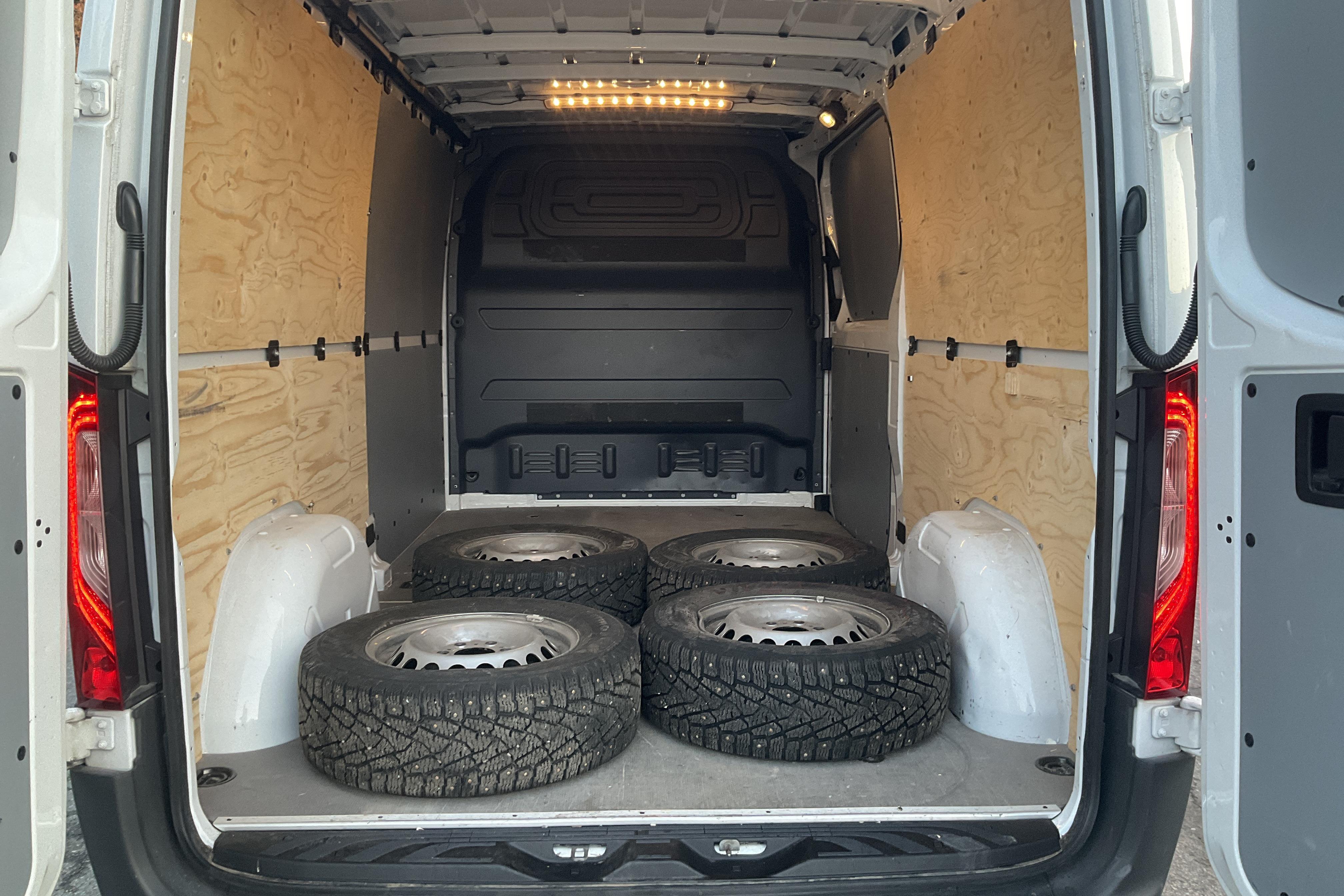 Mercedes Sprinter 211 CDI Skåp 2WD (114hk) - 32 960 km - Manualna - biały - 2023