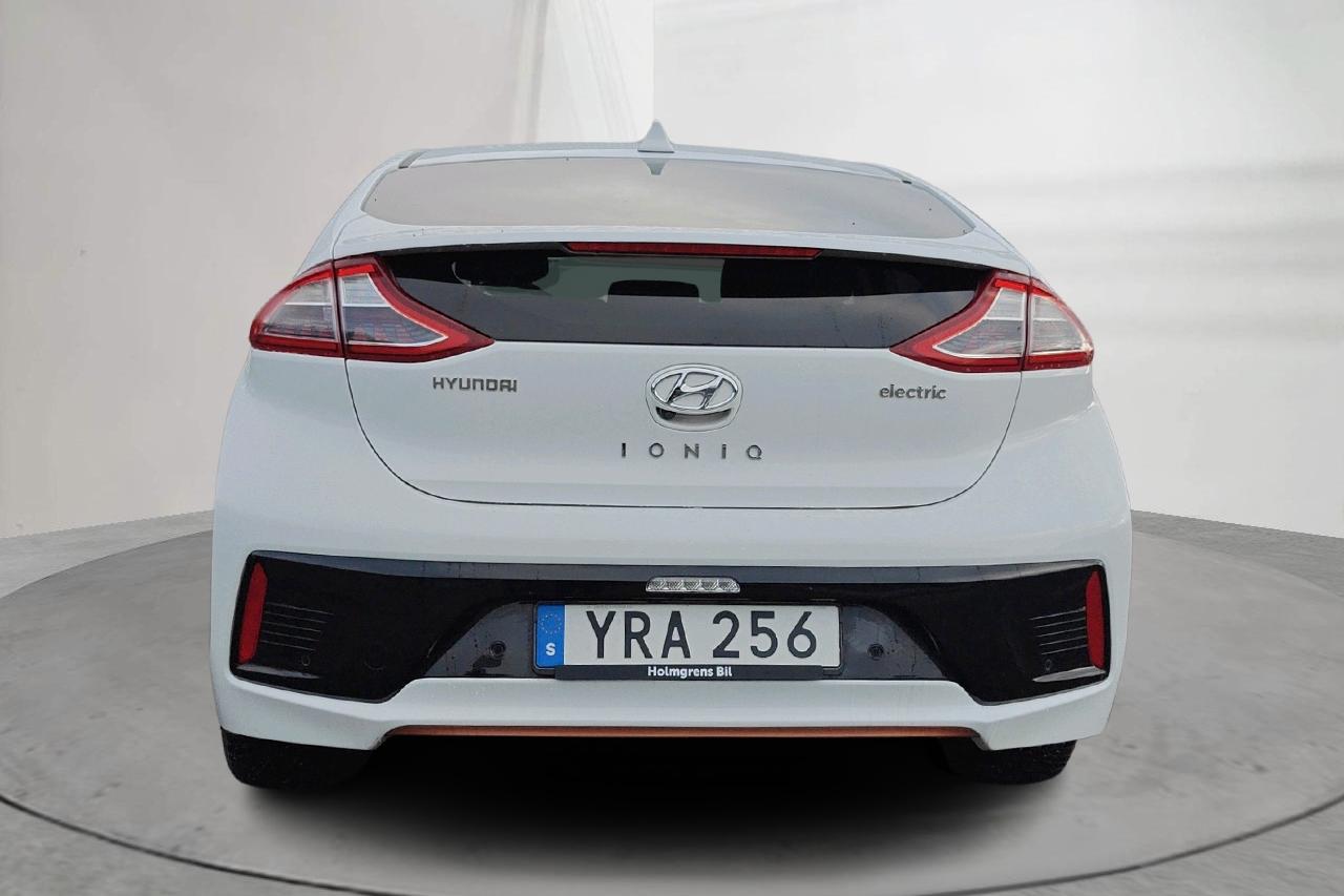 Hyundai IONIQ Electric (120hk) - 70 960 km - Automatic - white - 2019