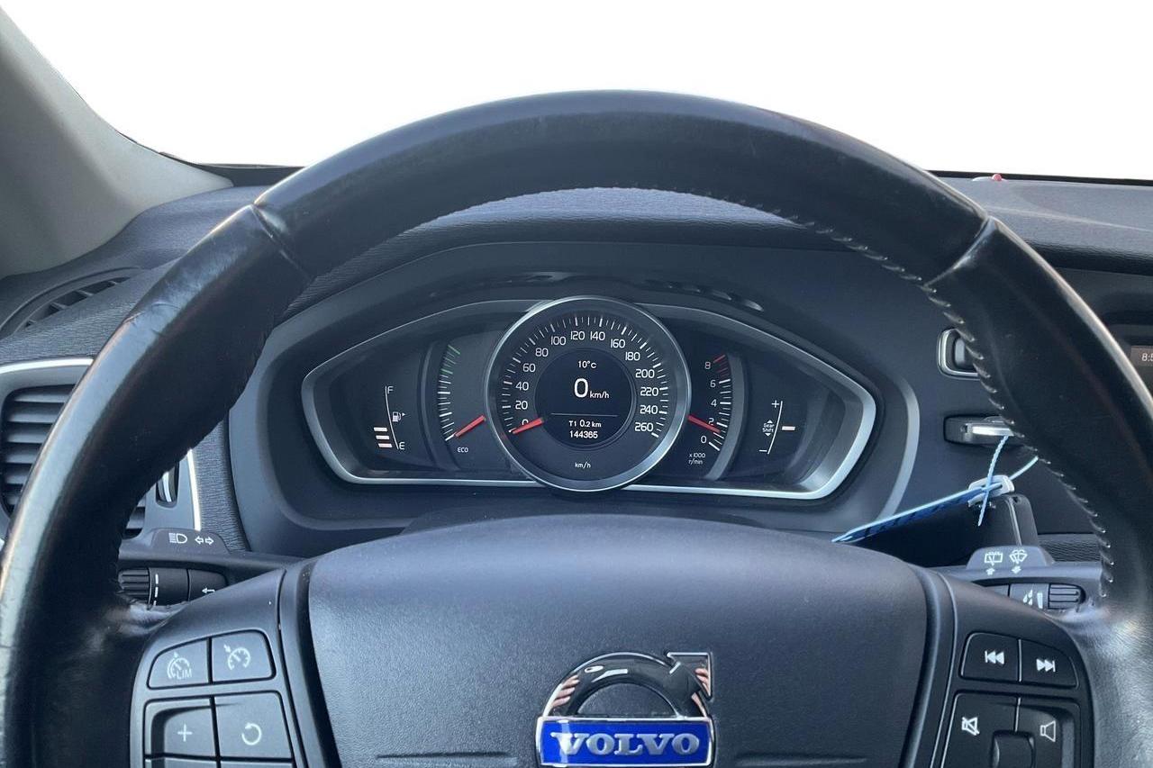 Volvo V40 T2 (120hk) - 144 360 km - Manualna - czarny - 2015