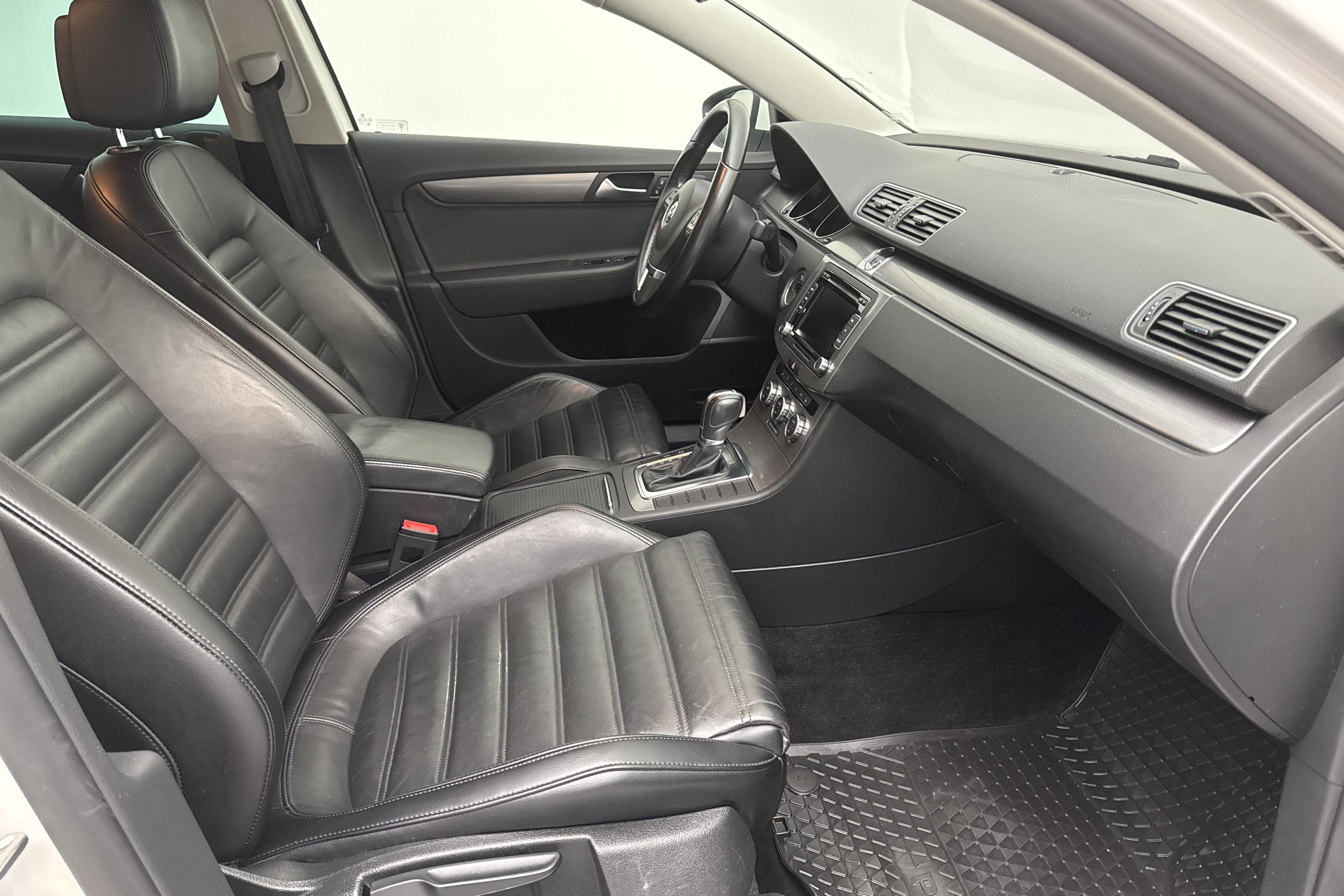 VW Passat 1.4 TSI EcoFuel Variant (150hk) - 165 600 km - Automatyczna - biały - 2013