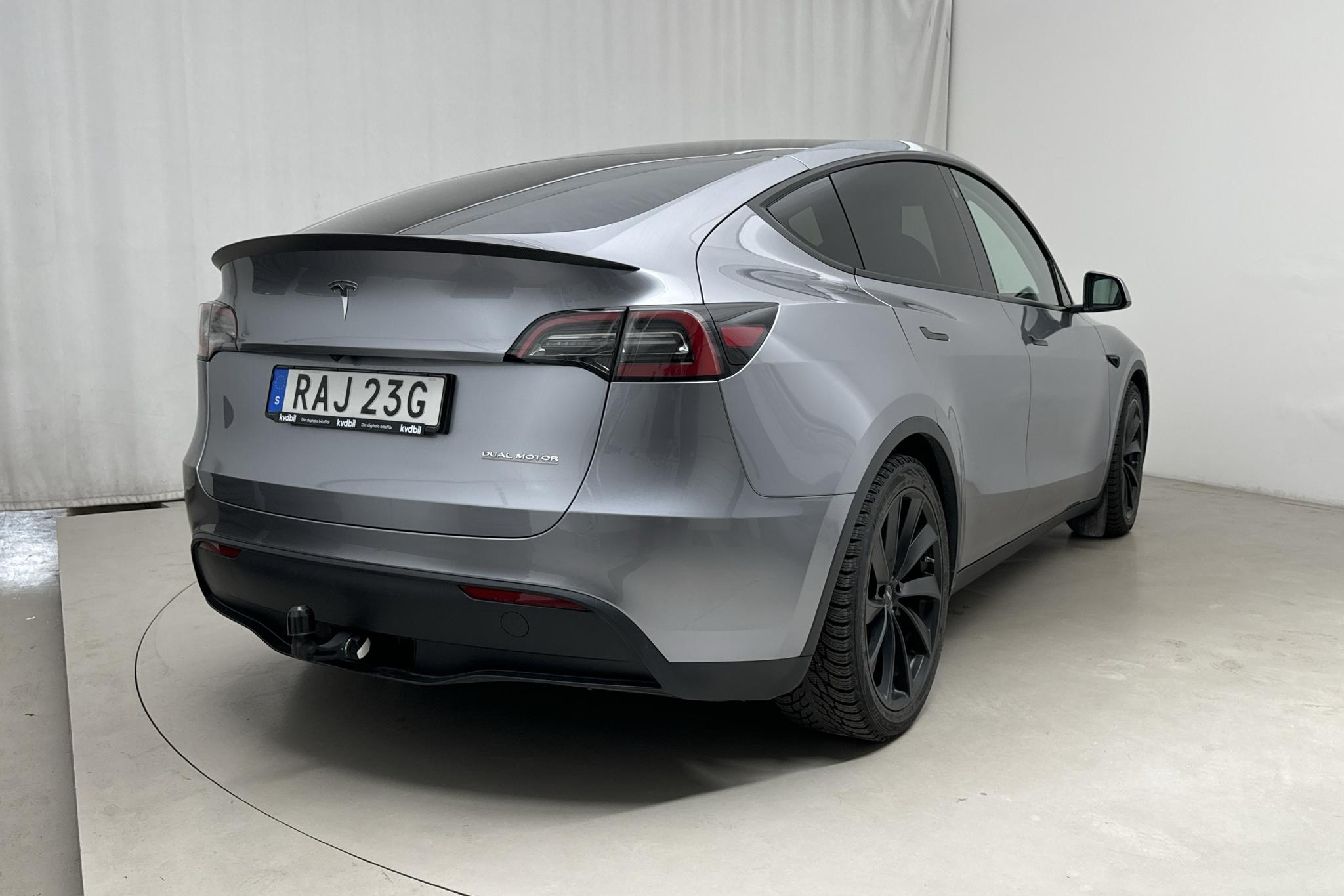 Tesla Model Y Performance Dual Motor AWD - 3 190 mil - Automat - grå - 2023