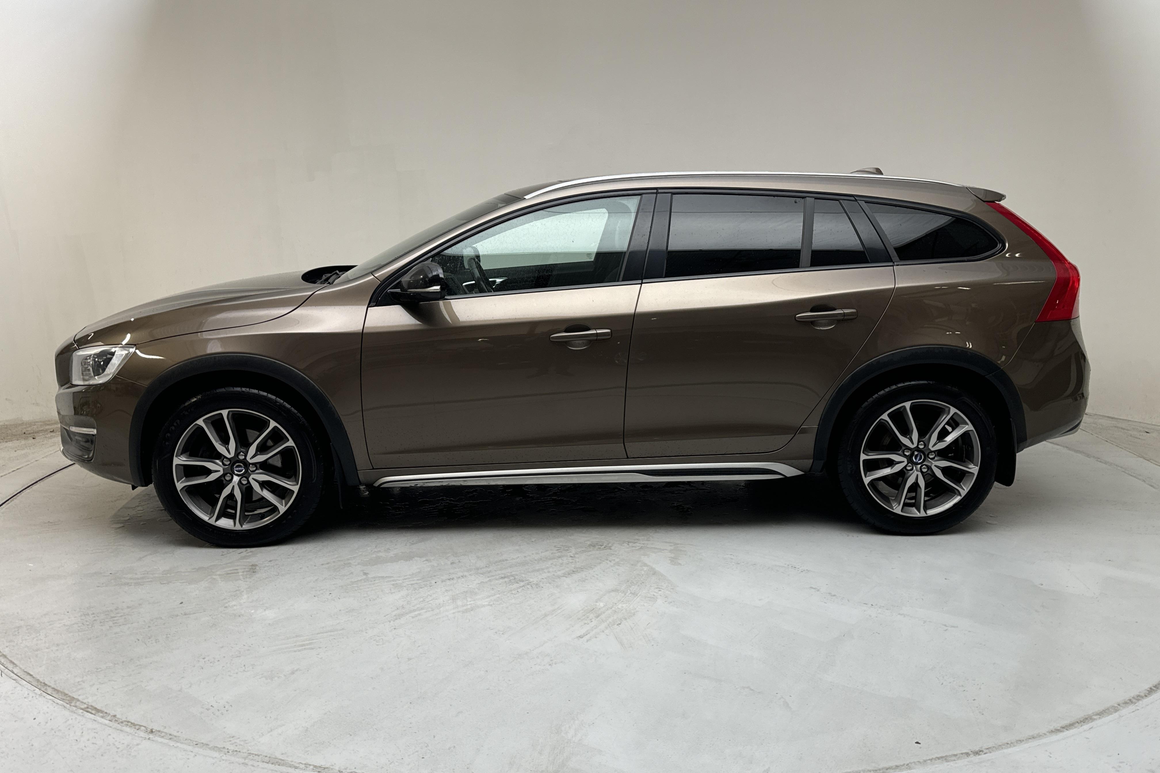 Volvo V60 D4 Cross Country AWD (190hk) - 186 280 km - Automatyczna - brązowy - 2016