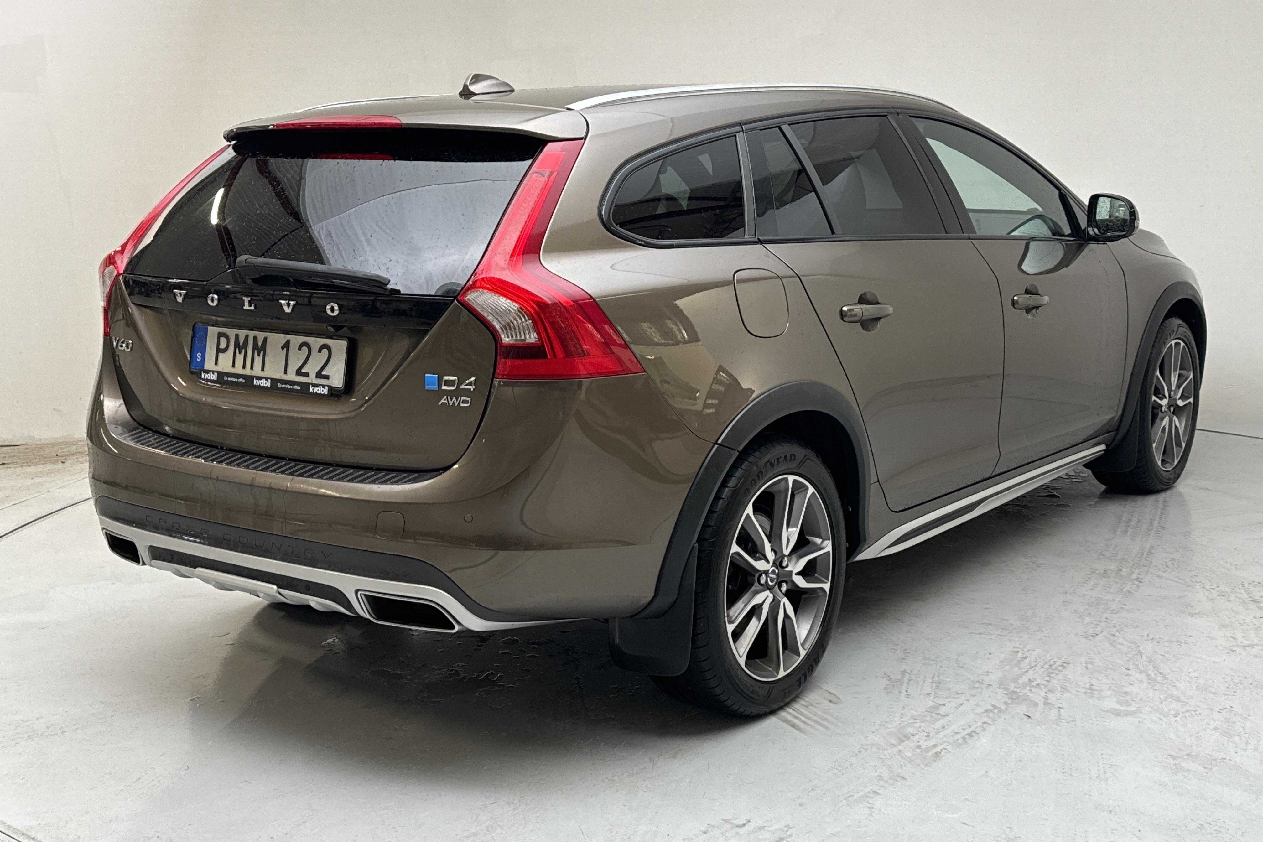 Volvo V60 D4 Cross Country AWD (190hk) - 18 628 mil - Automat - brun - 2016