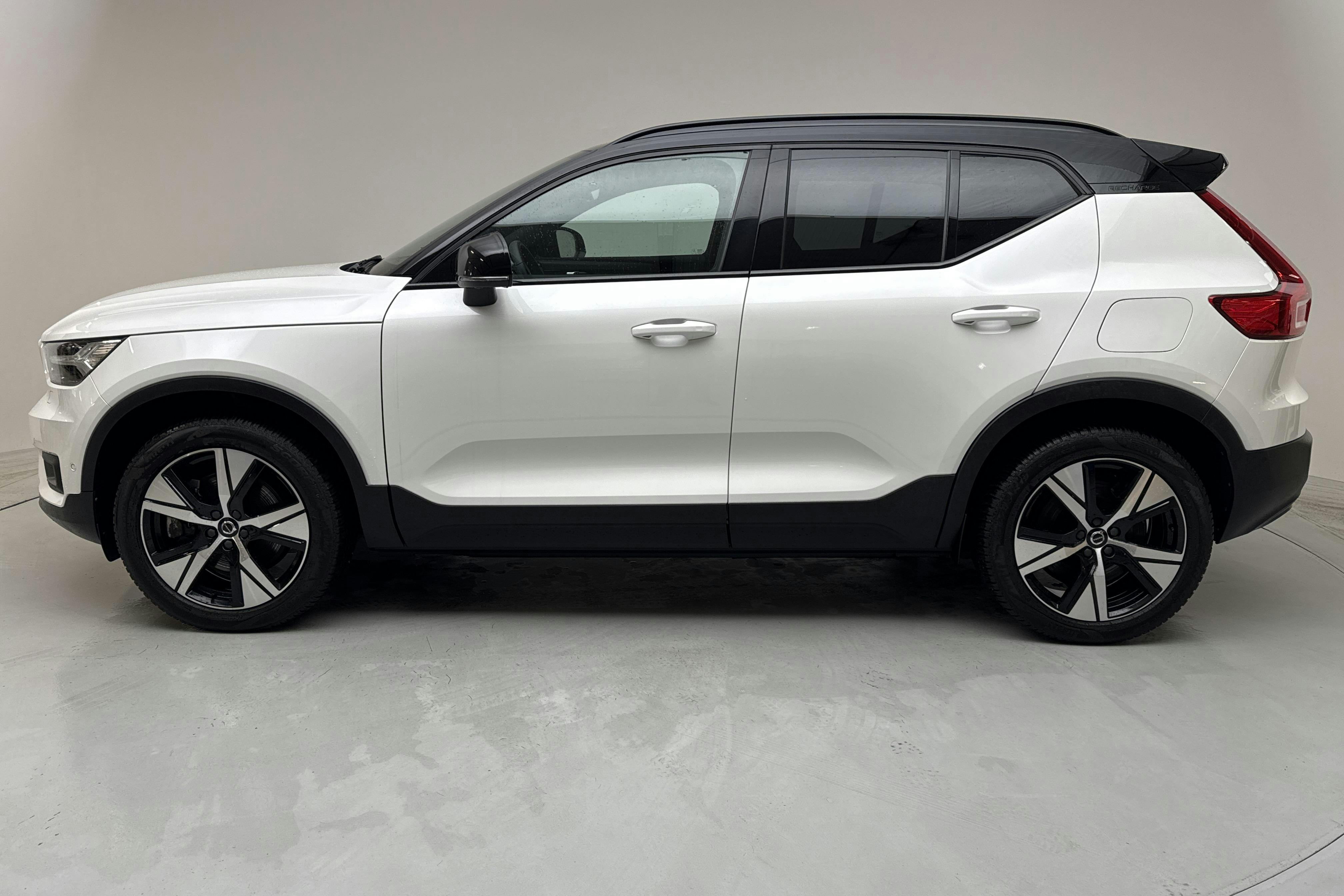 Volvo XC40 P6 Recharge (231hk) - 99 190 km - Automatic - white - 2022