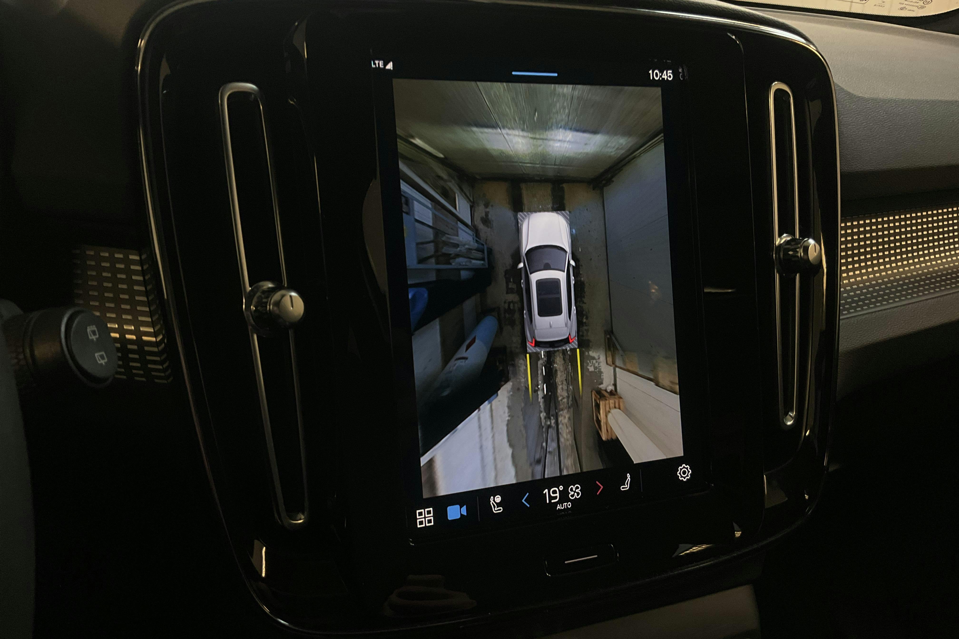 Volvo XC40 P6 Recharge (231hk) - 99 190 km - Automatic - white - 2022