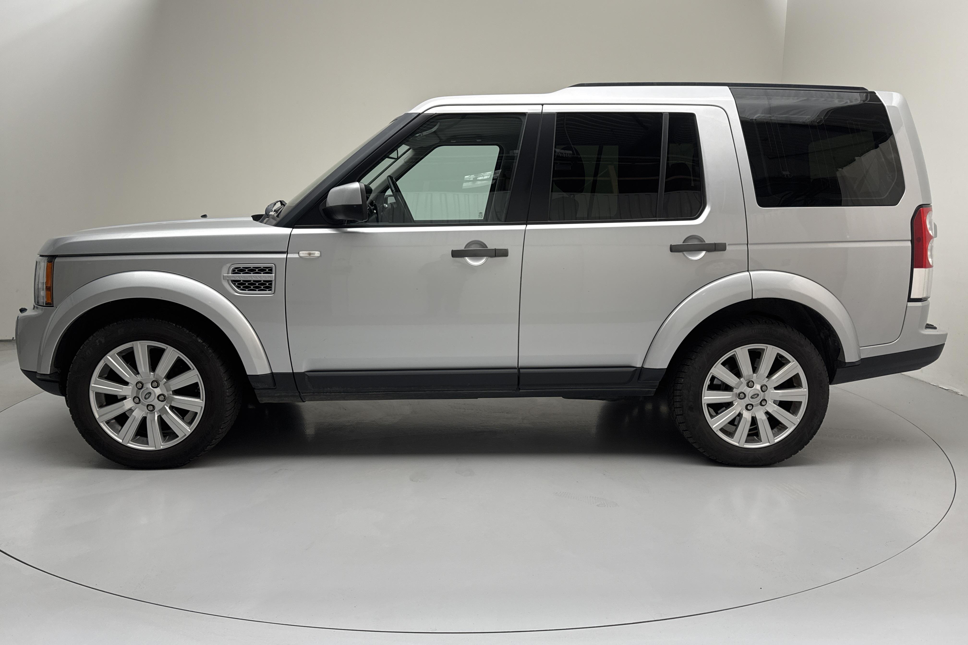 Land Rover Discovery 4 3.0 SDV6 (256hk) - 26 827 mil - Automat - grå - 2012