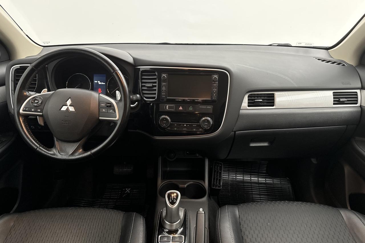 Mitsubishi Outlander 2.0 Plug-in Hybrid 4WD (121hk) - 83 770 km - Automatyczna - czarny - 2014