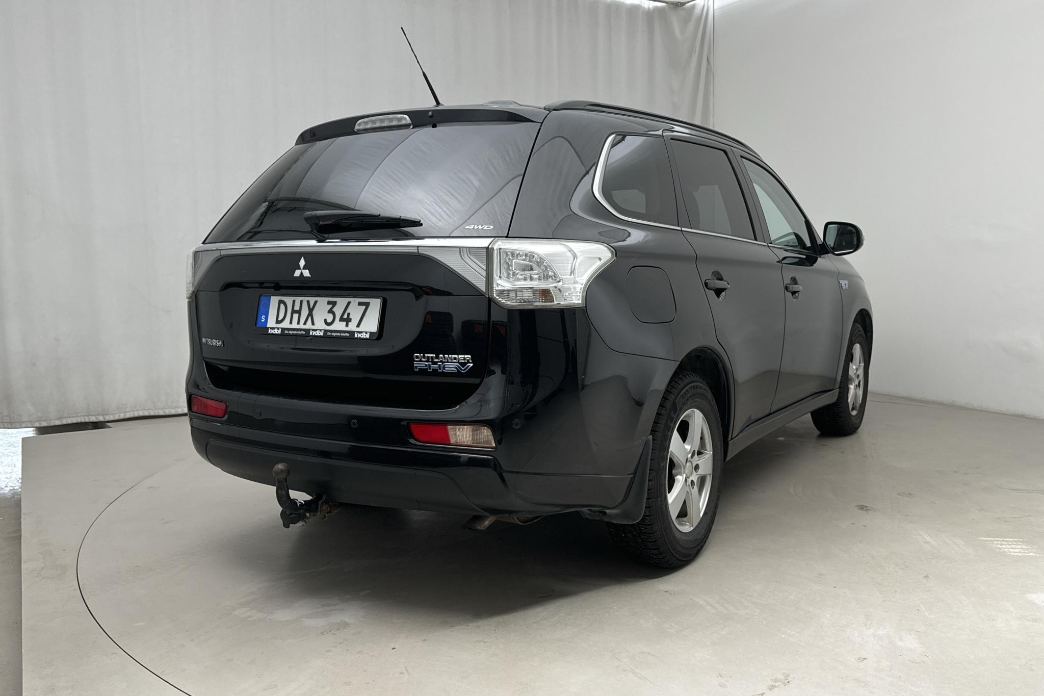 Mitsubishi Outlander 2.0 Plug-in Hybrid 4WD (121hk) - 83 770 km - Automaattinen - musta - 2014