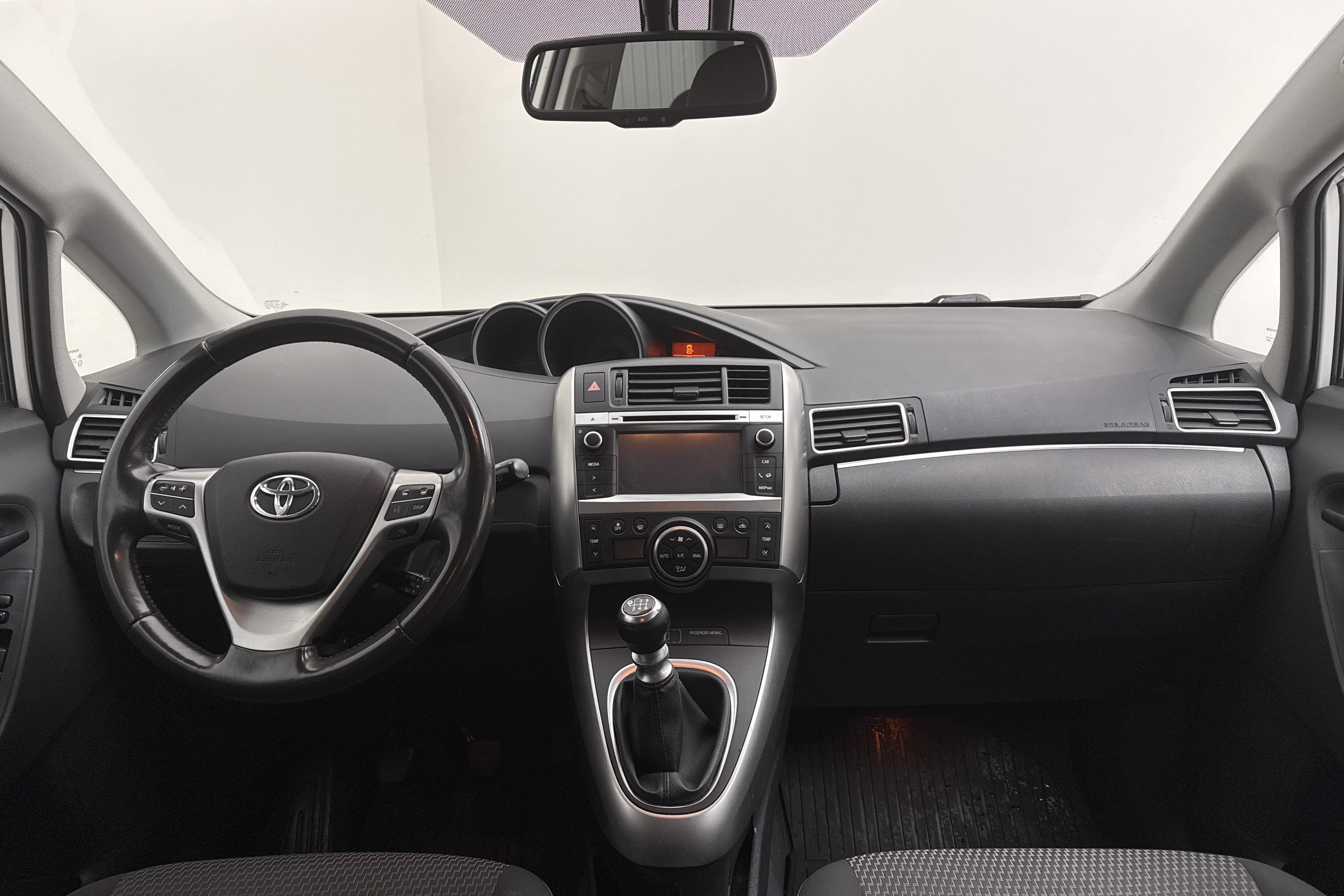 Toyota Verso VVT-i 1.8 (147hk) - 168 530 km - Manuaalinen - valkoinen - 2015