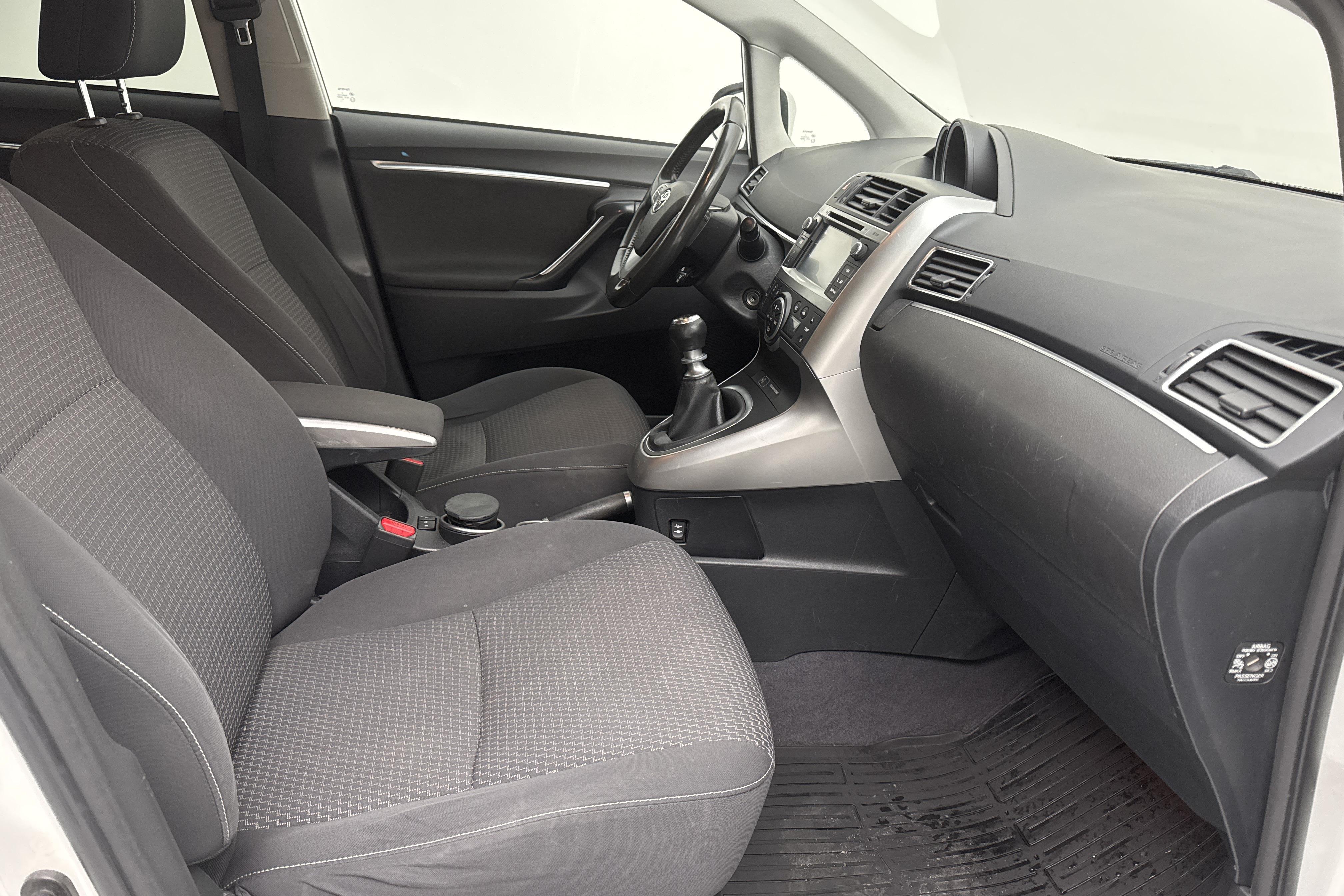 Toyota Verso VVT-i 1.8 (147hk) - 168 530 km - Manuaalinen - valkoinen - 2015