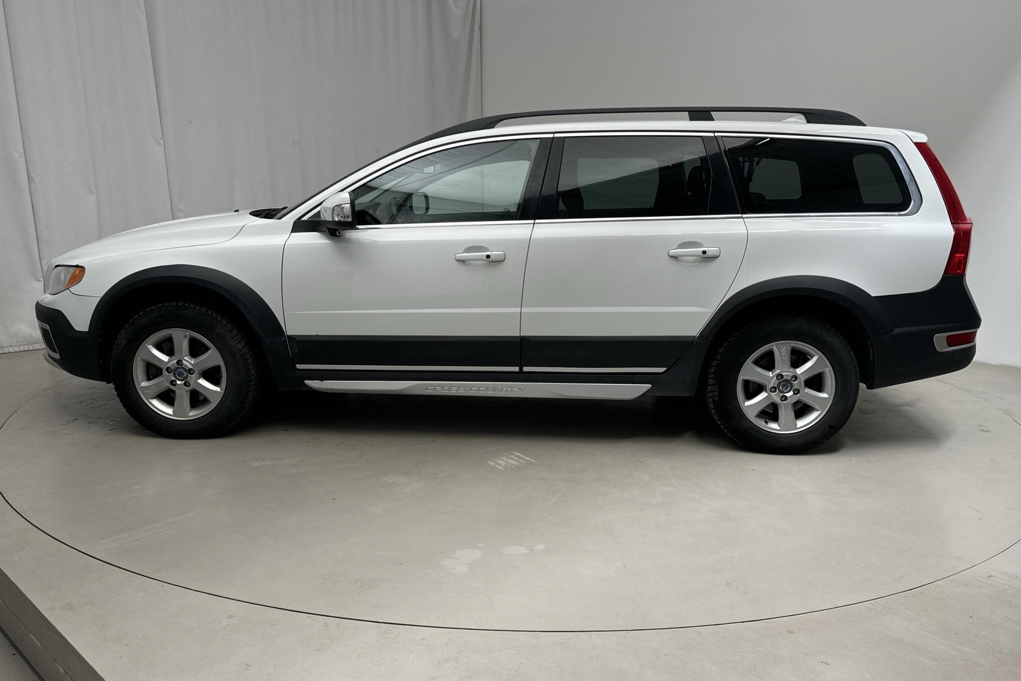 Volvo XC70 II D4 AWD (163hk) - 244 940 km - Manual - white - 2013