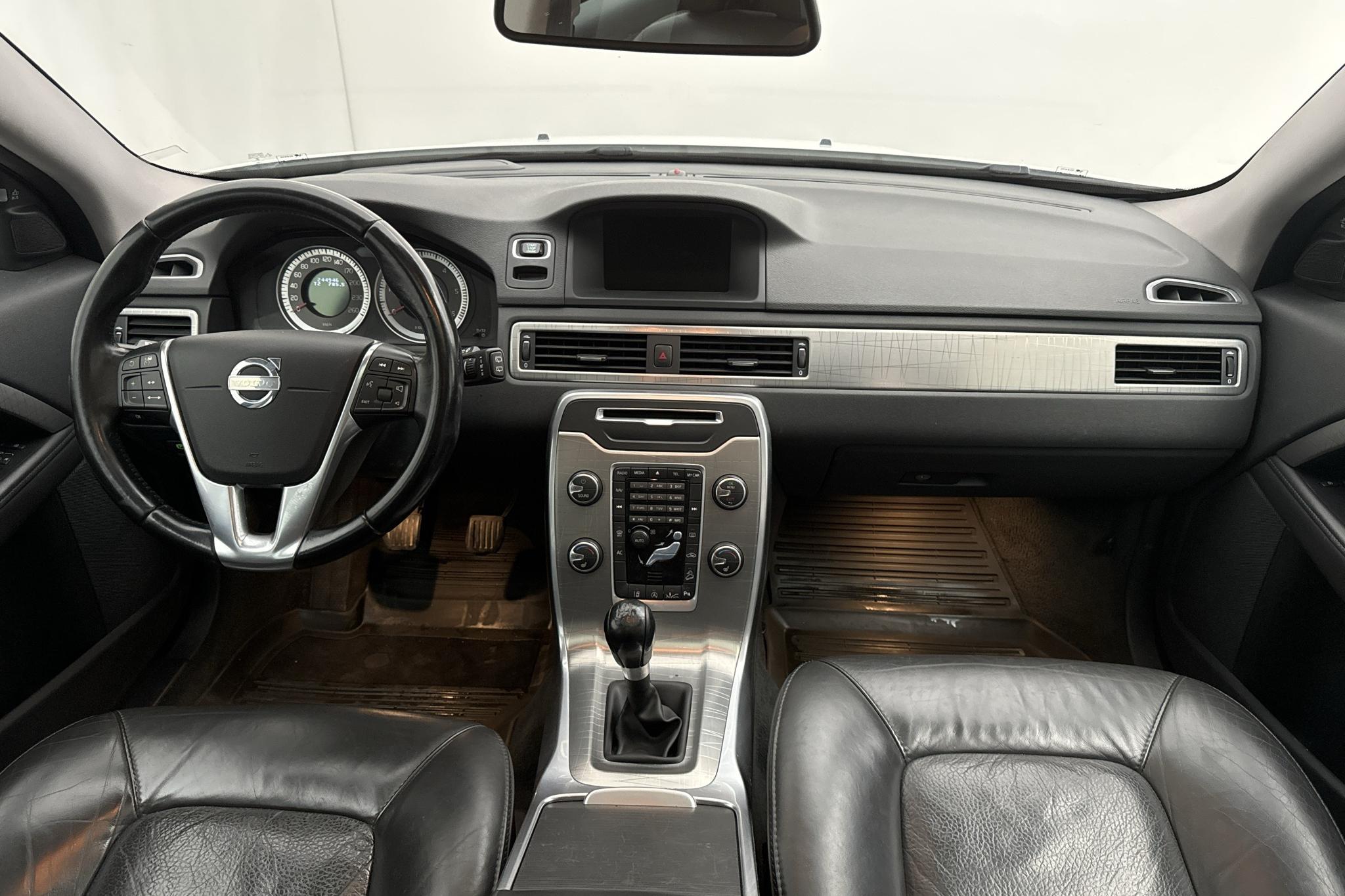 Volvo XC70 II D4 AWD (163hk) - 244 940 km - Manualna - biały - 2013