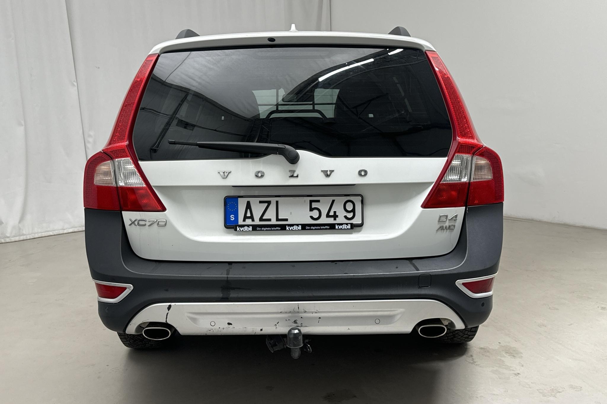 Volvo XC70 II D4 AWD (163hk) - 244 940 km - Manuaalinen - valkoinen - 2013