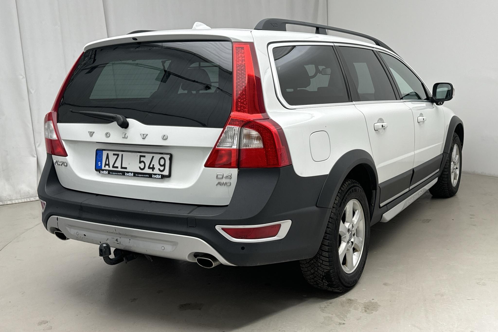 Volvo XC70 II D4 AWD (163hk) - 244 940 km - Manualna - biały - 2013