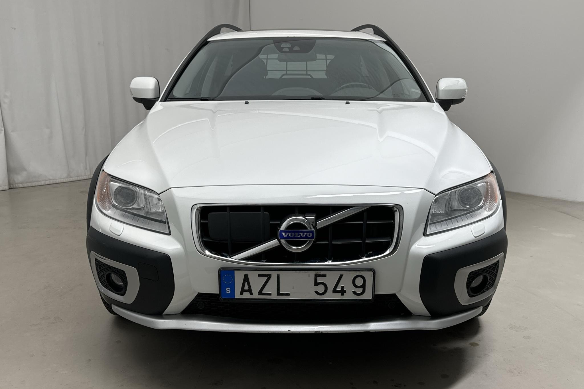 Volvo XC70 II D4 AWD (163hk) - 244 940 km - Manuaalinen - valkoinen - 2013