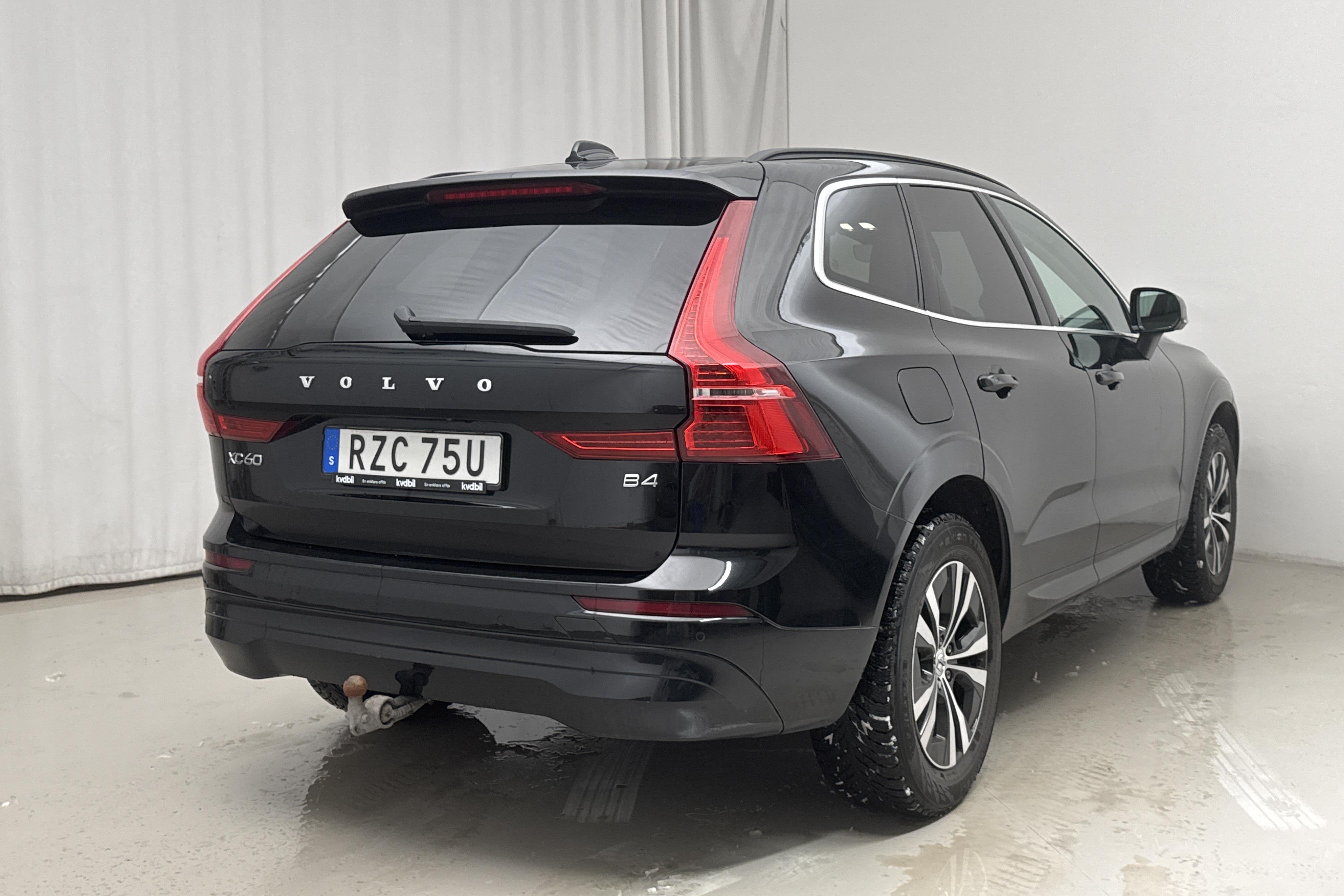 Volvo XC60 B4 2WD Mildhybrid, Diesel (197hk) - 65 820 km - Automatic - black - 2022