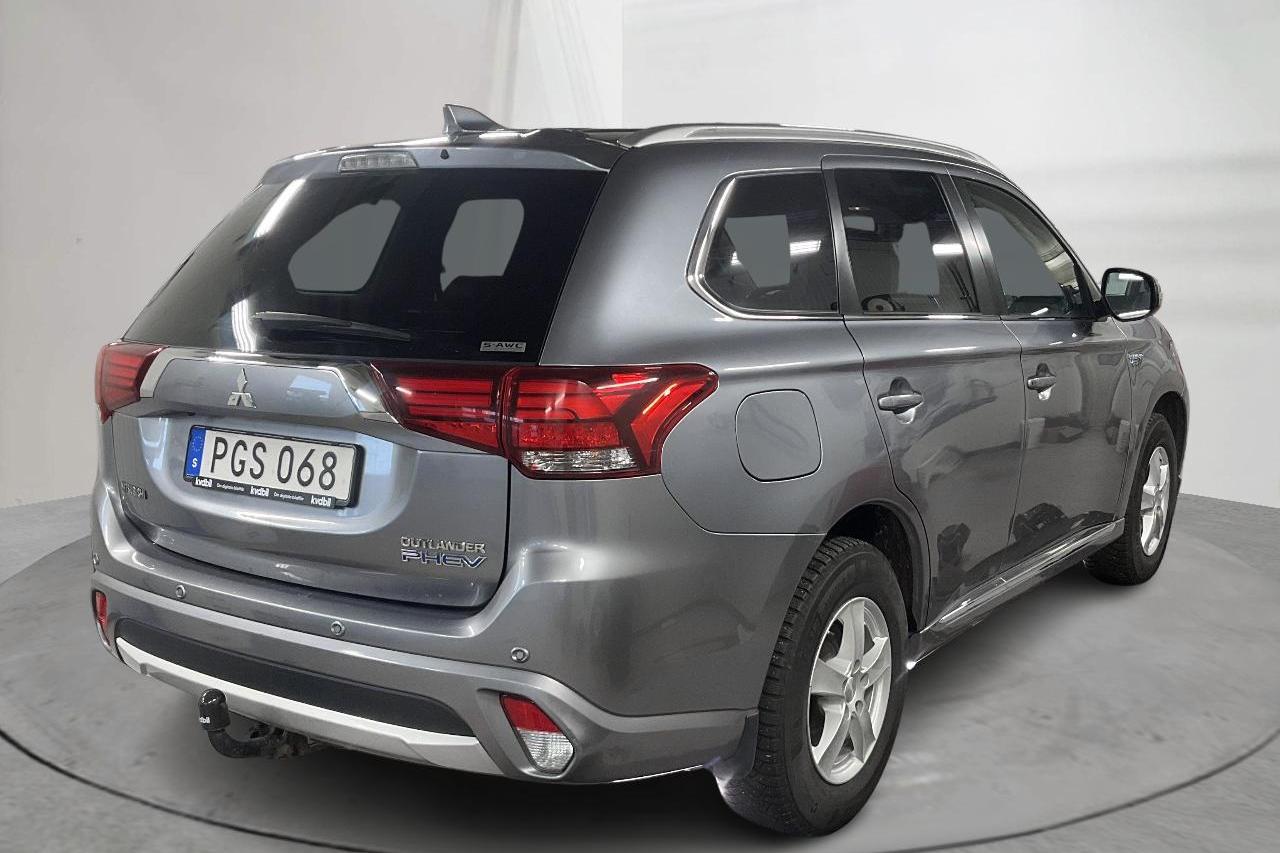 Mitsubishi Outlander 2.0 Plug-in Hybrid 4WD (121hk) - 126 480 km - Automaattinen - harmaa - 2017