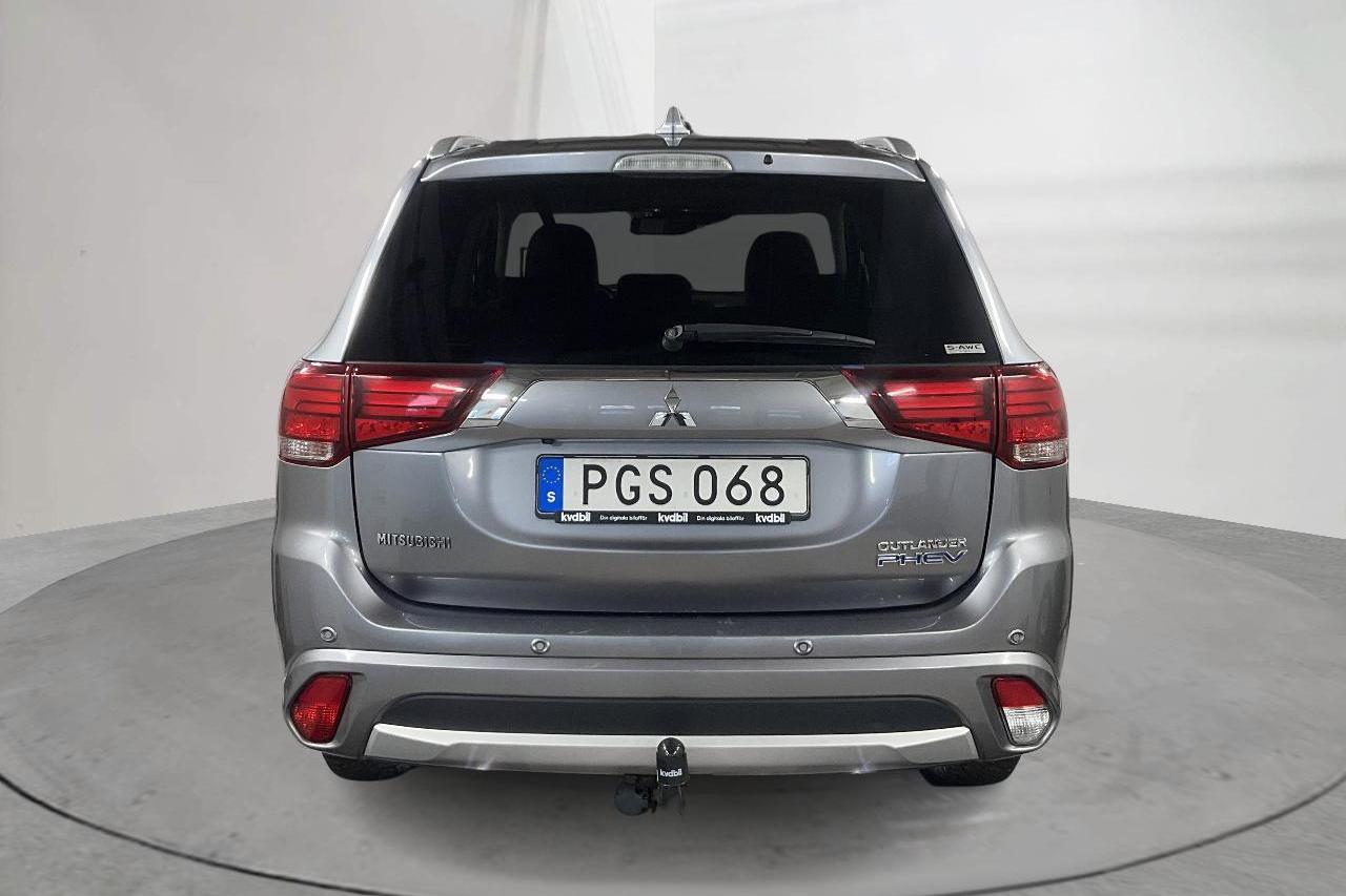 Mitsubishi Outlander 2.0 Plug-in Hybrid 4WD (121hk) - 126 480 km - Automatic - gray - 2017