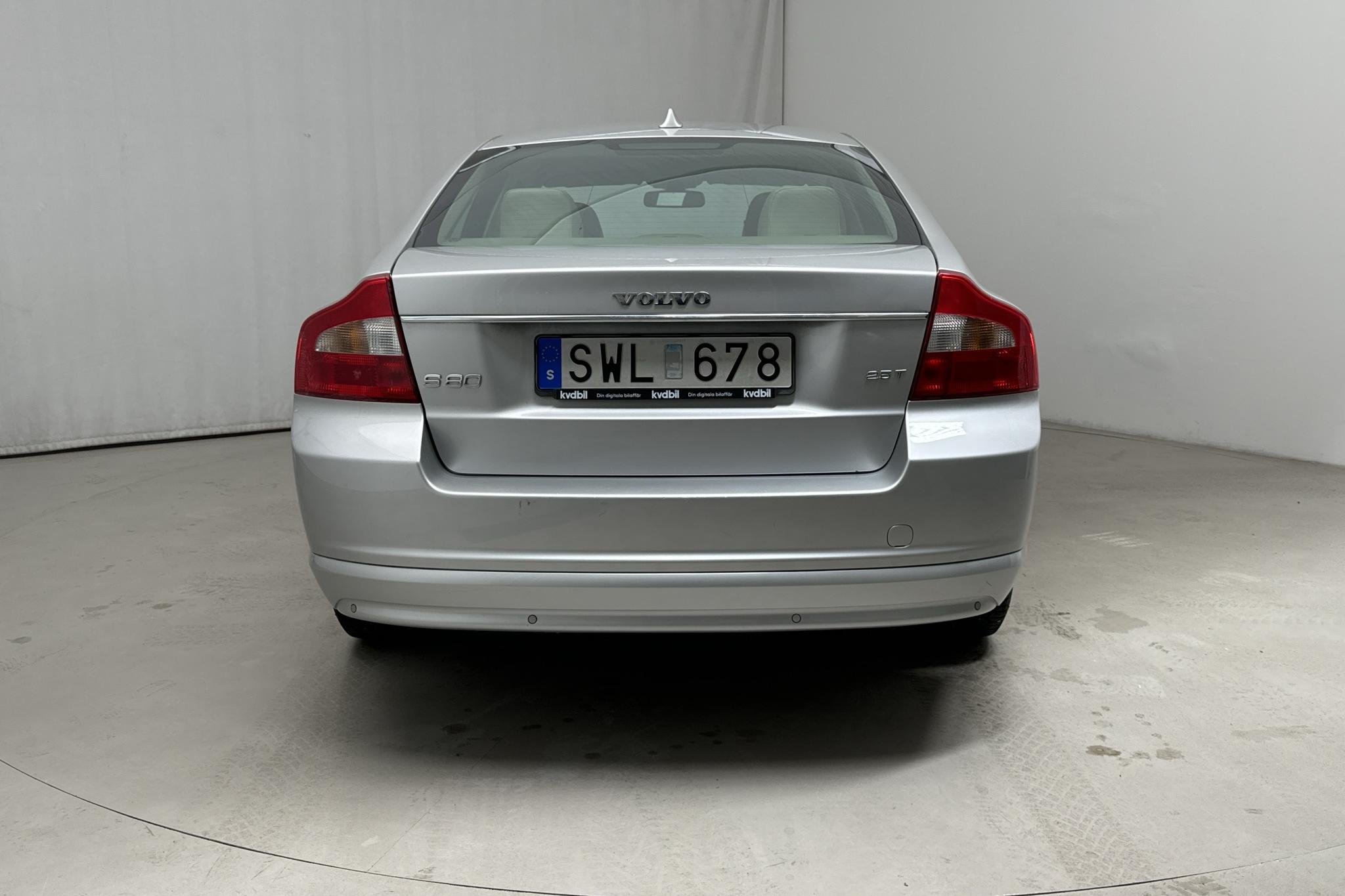 Volvo S80 2.5T (200hk) - 121 810 km - Automatic - Light Grey - 2007