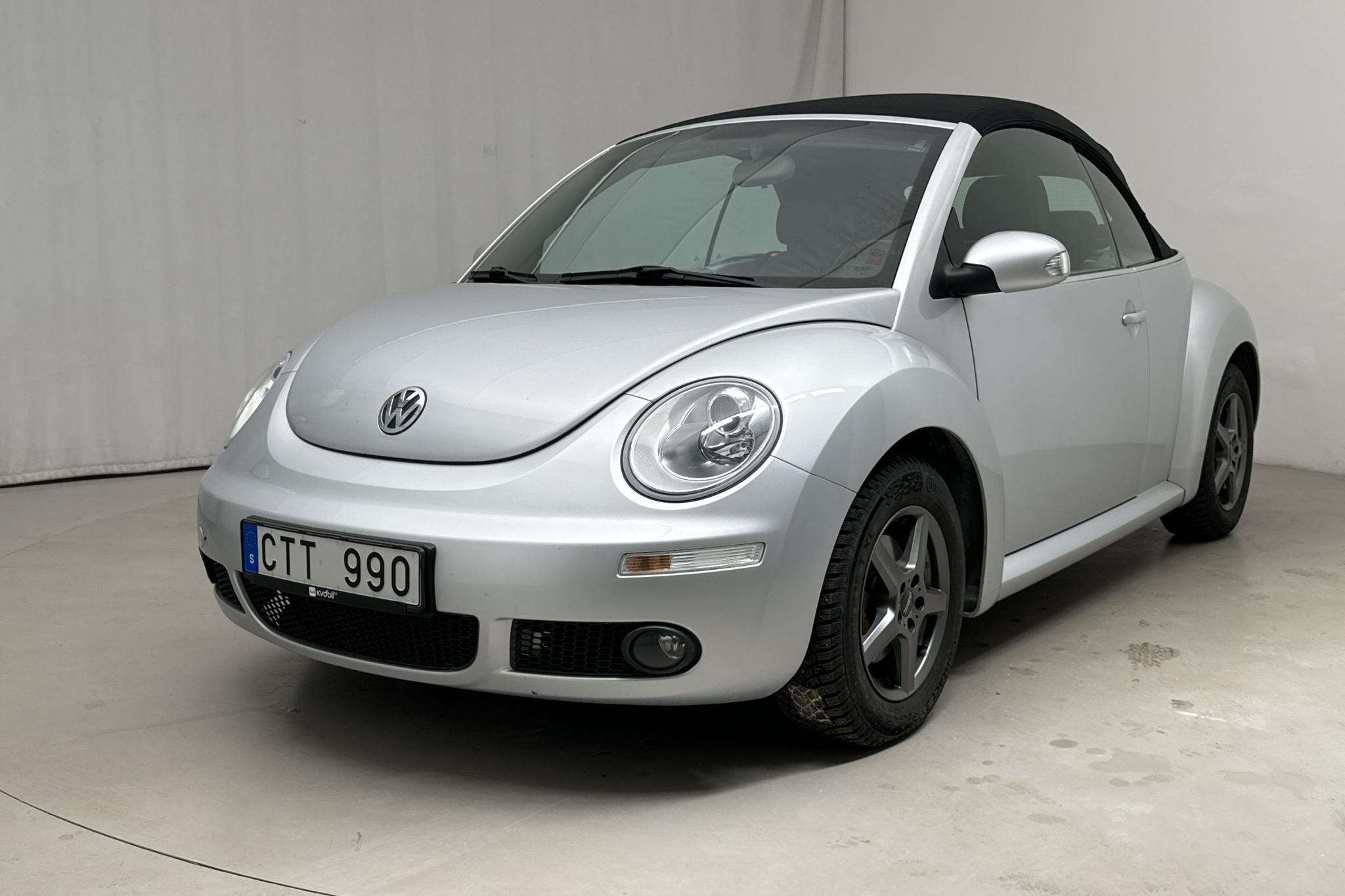 VW Beetle 1.6 Cabriolet (102hk) - 69 640 km - Käsitsi - hõbe - 2010