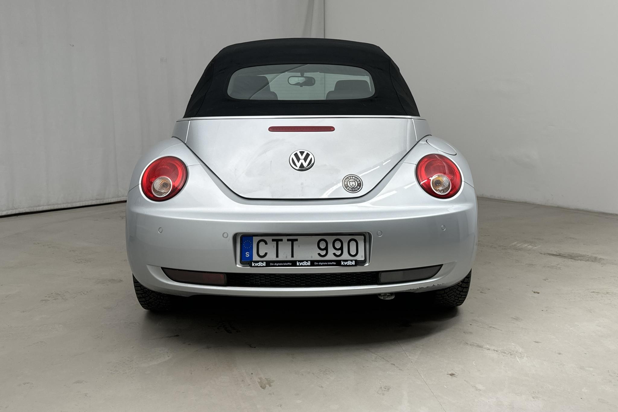 VW Beetle 1.6 Cabriolet (102hk) - 69 640 km - Käsitsi - hõbe - 2010