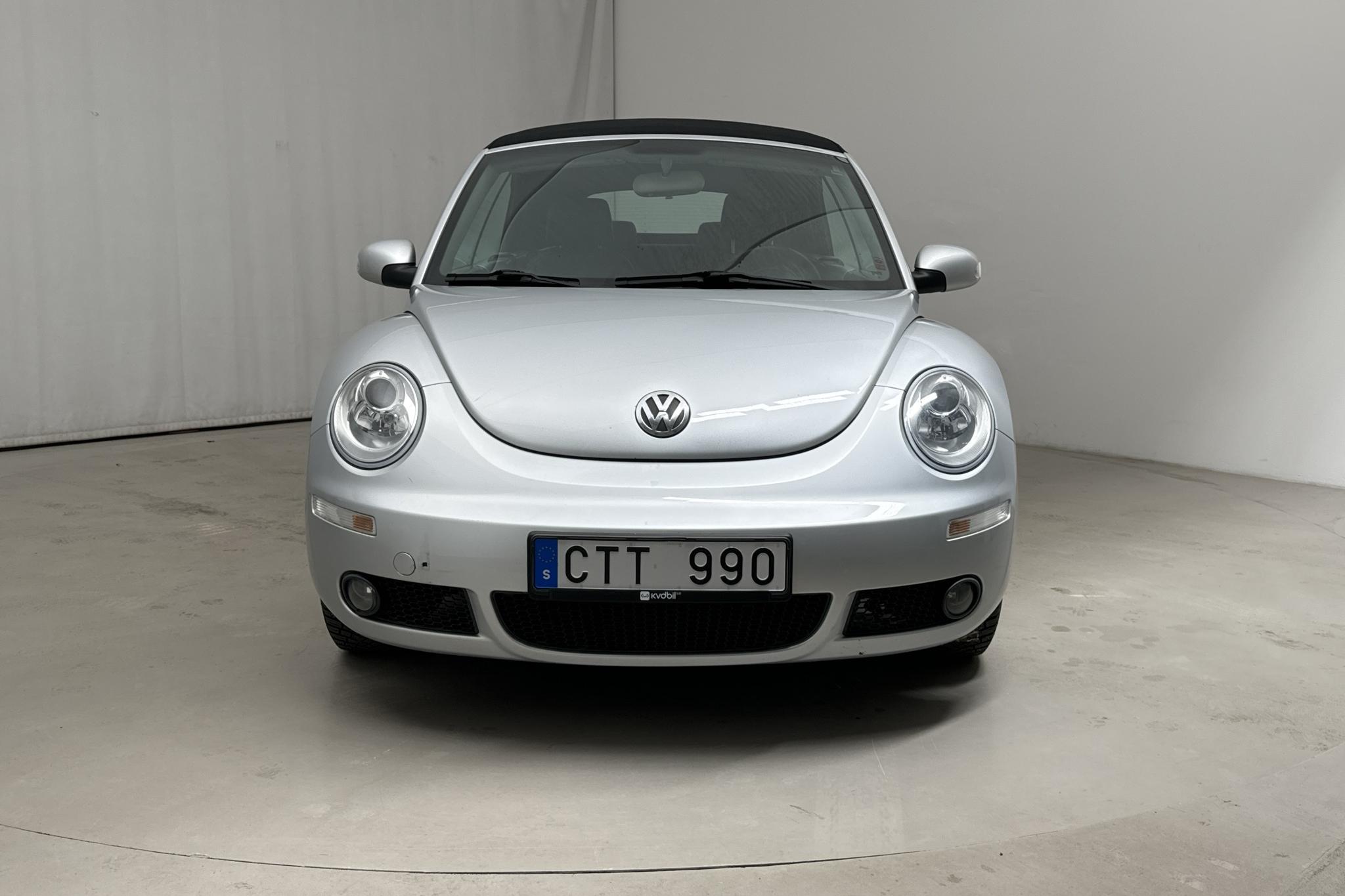 VW Beetle 1.6 Cabriolet (102hk) - 69 640 km - Käsitsi - hõbe - 2010