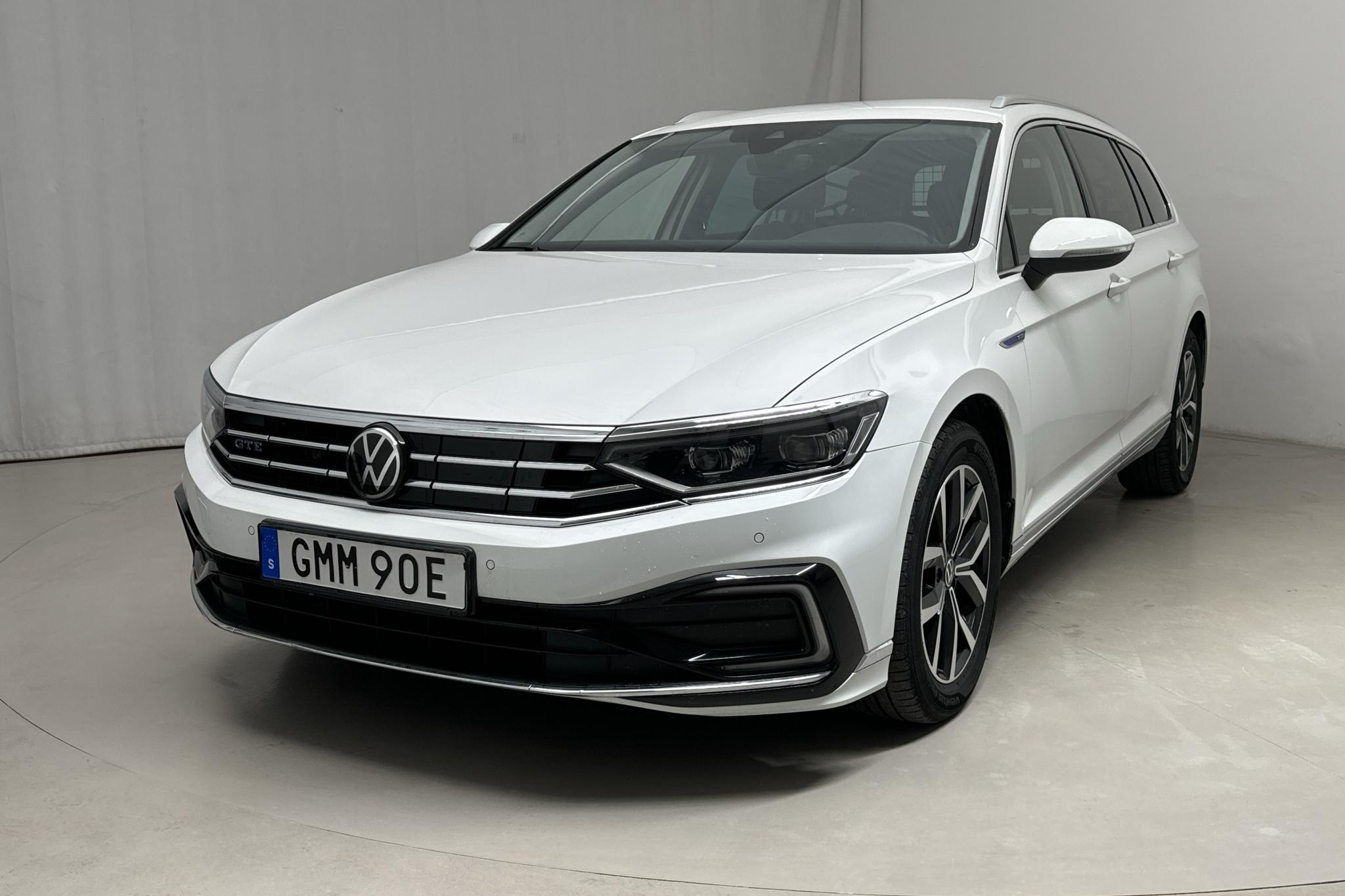 VW Passat 1.4 GTE Sportscombi (218hk) - 56 640 km - Automaattinen - valkoinen - 2021