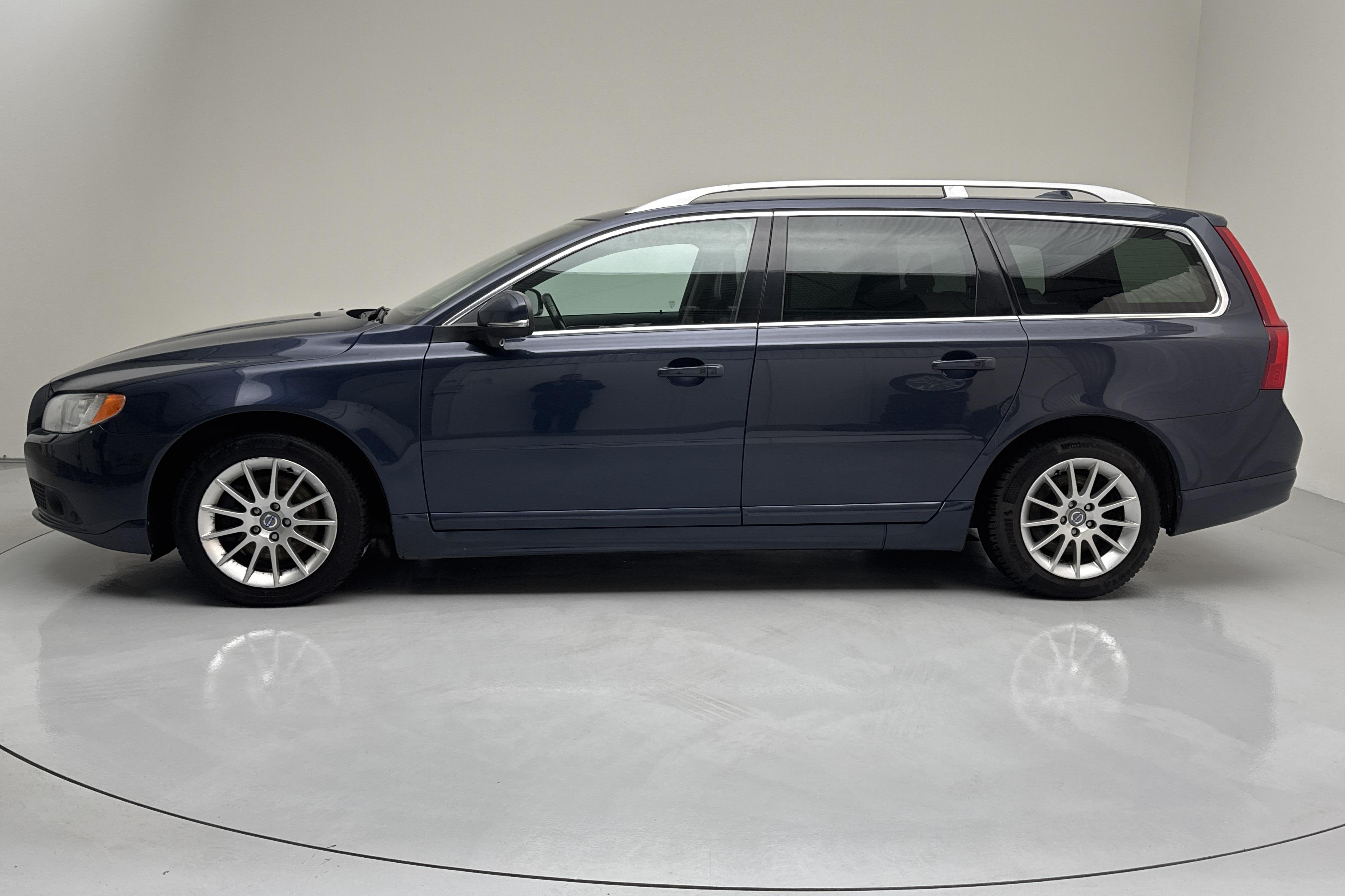 Volvo V70 II D2 (115hk) - 24 550 mil - Automat - blå - 2013