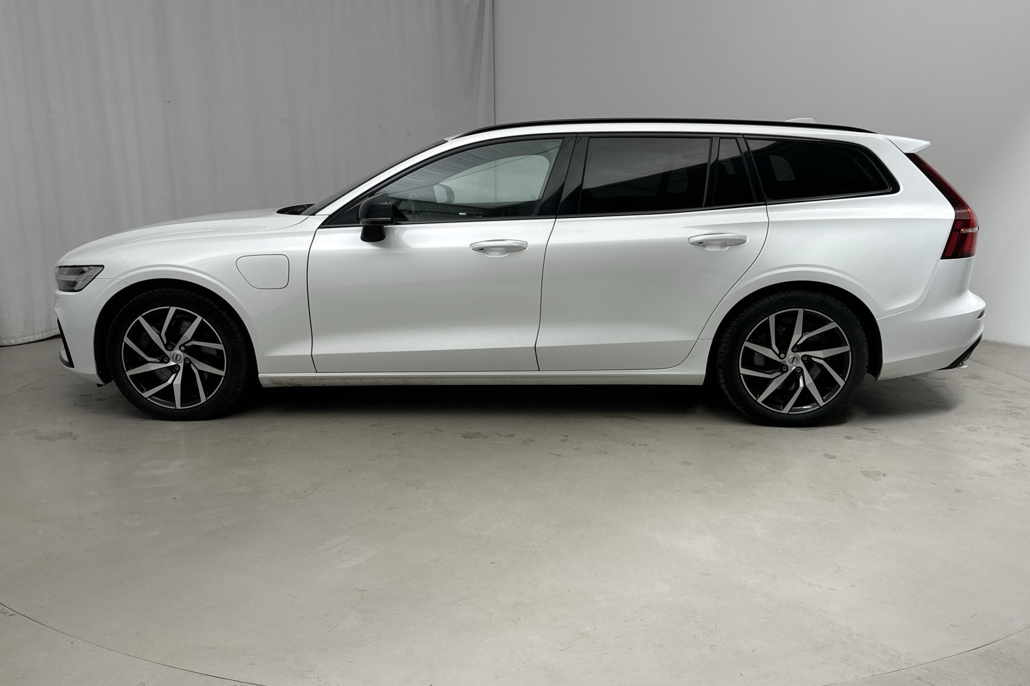 Volvo V60 T6 AWD Twin Engine (340hk) - 15 350 mil - Automat - vit - 2021