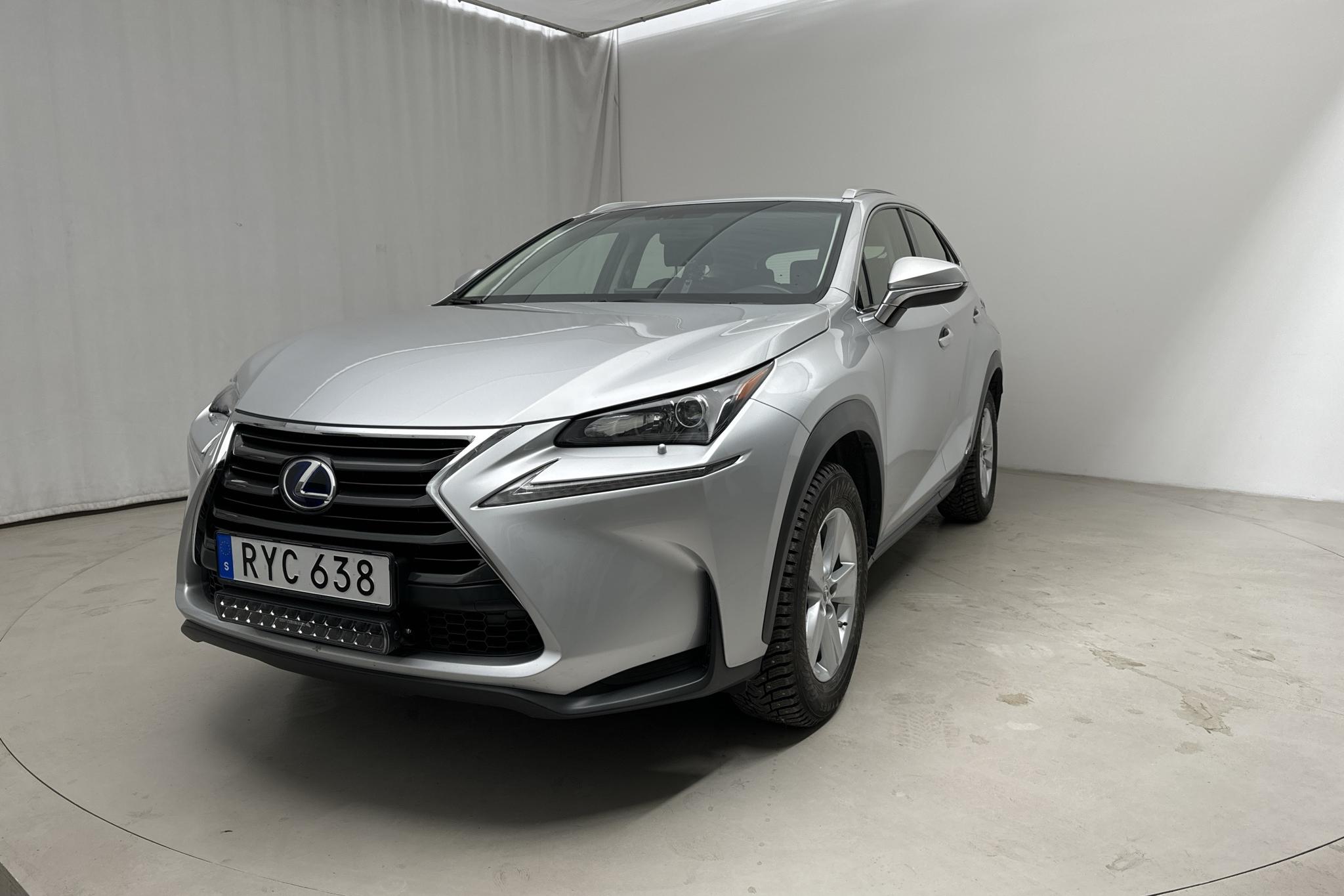 Lexus NX 300h AWD (181hk) - 8 771 mil - Automat - silver - 2015