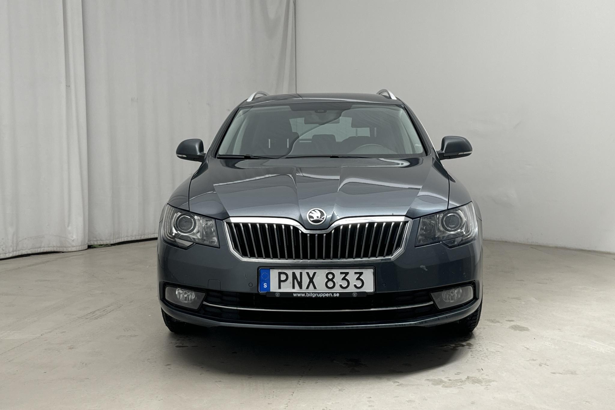 Skoda Superb 2.0 TDI 4x4 Kombi (170hk) - 22 277 mil - Automat - grå - 2015