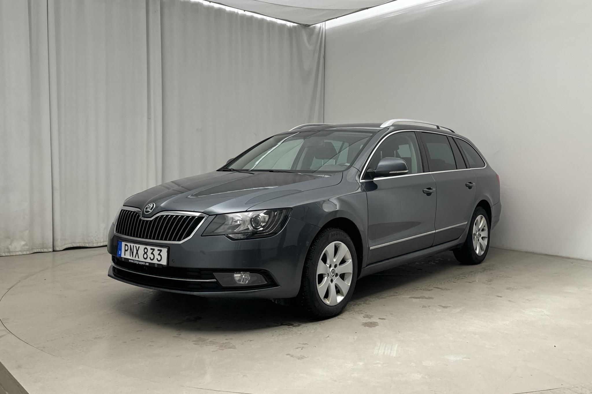 Skoda Superb 2.0 TDI 4x4 Kombi (170hk) - 22 277 mil - Automat - grå - 2015