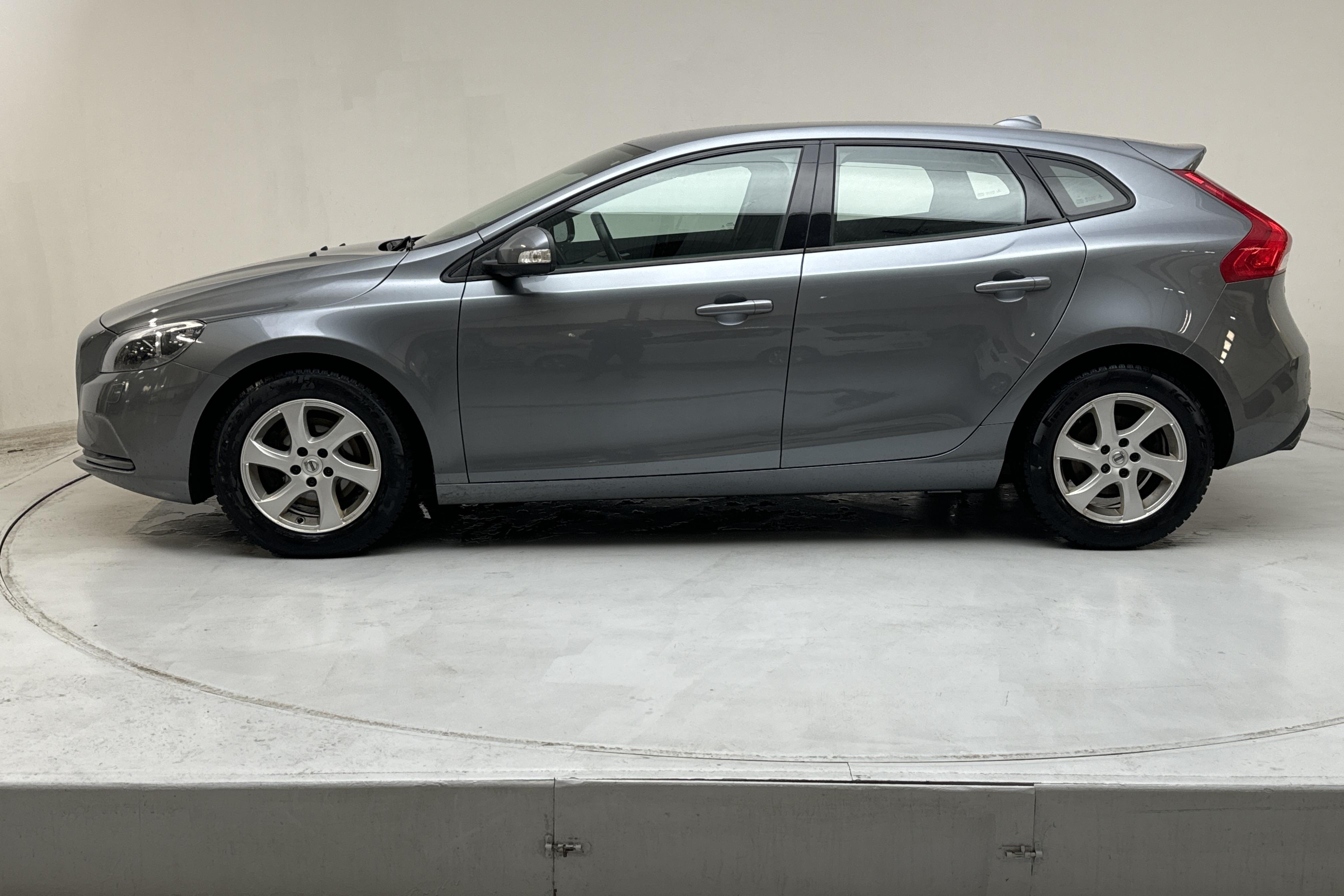 Volvo V40 T3 (152hk) - 98 340 km - Käsitsi - hall - 2018