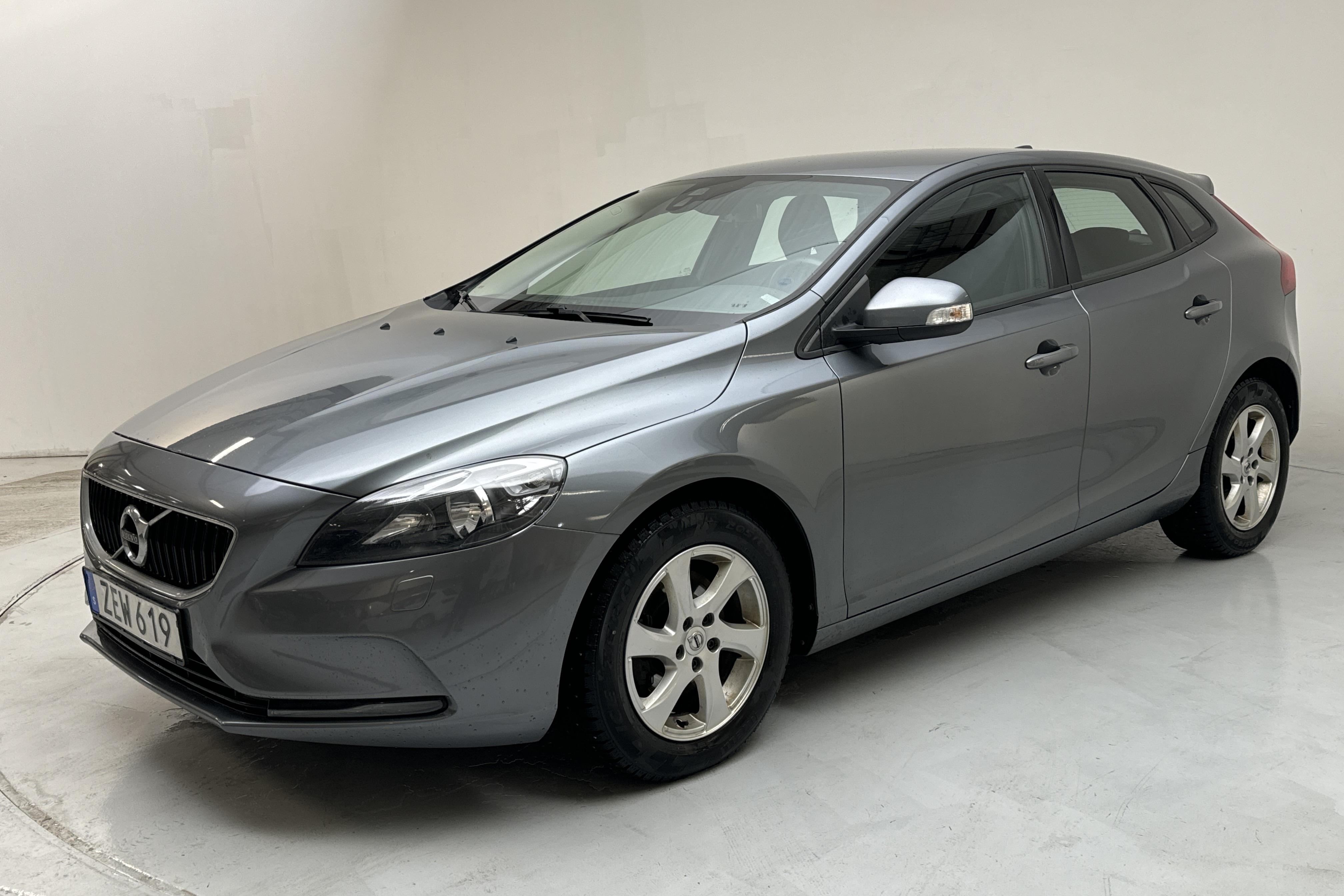 Volvo V40 T3 (152hk) - 98 340 km - Käsitsi - hall - 2018