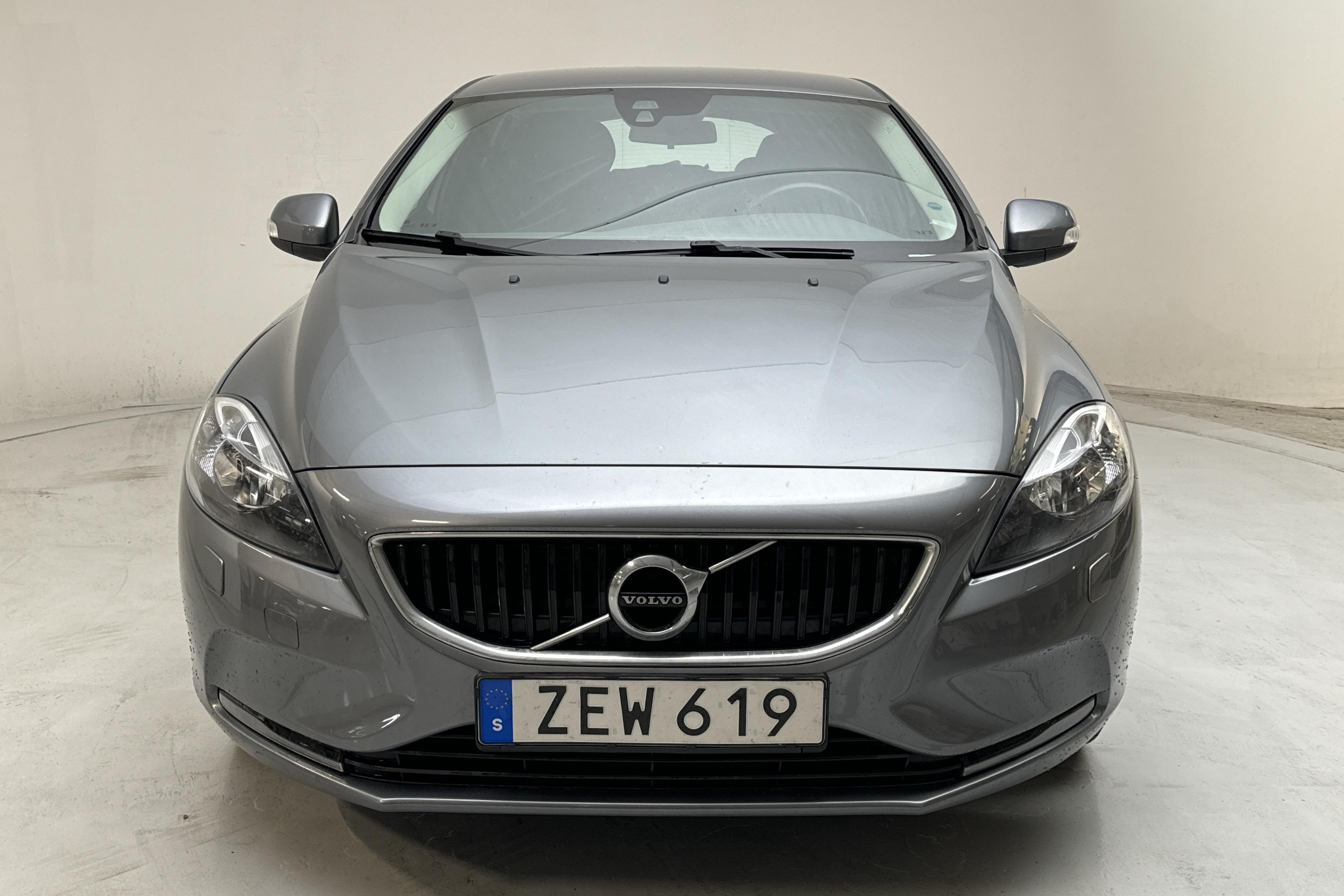 Volvo V40 T3 (152hk) - 98 340 km - Manual - gray - 2018