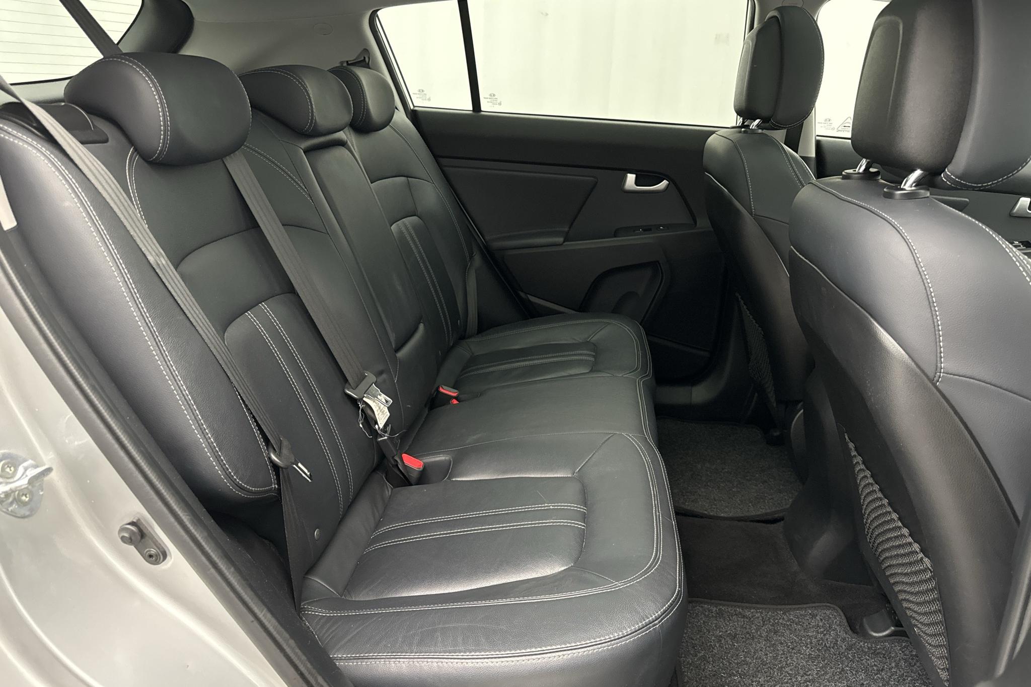 KIA Sportage 1.6 2WD (136hk) - 133 930 km - Käsitsi - hall - 2015