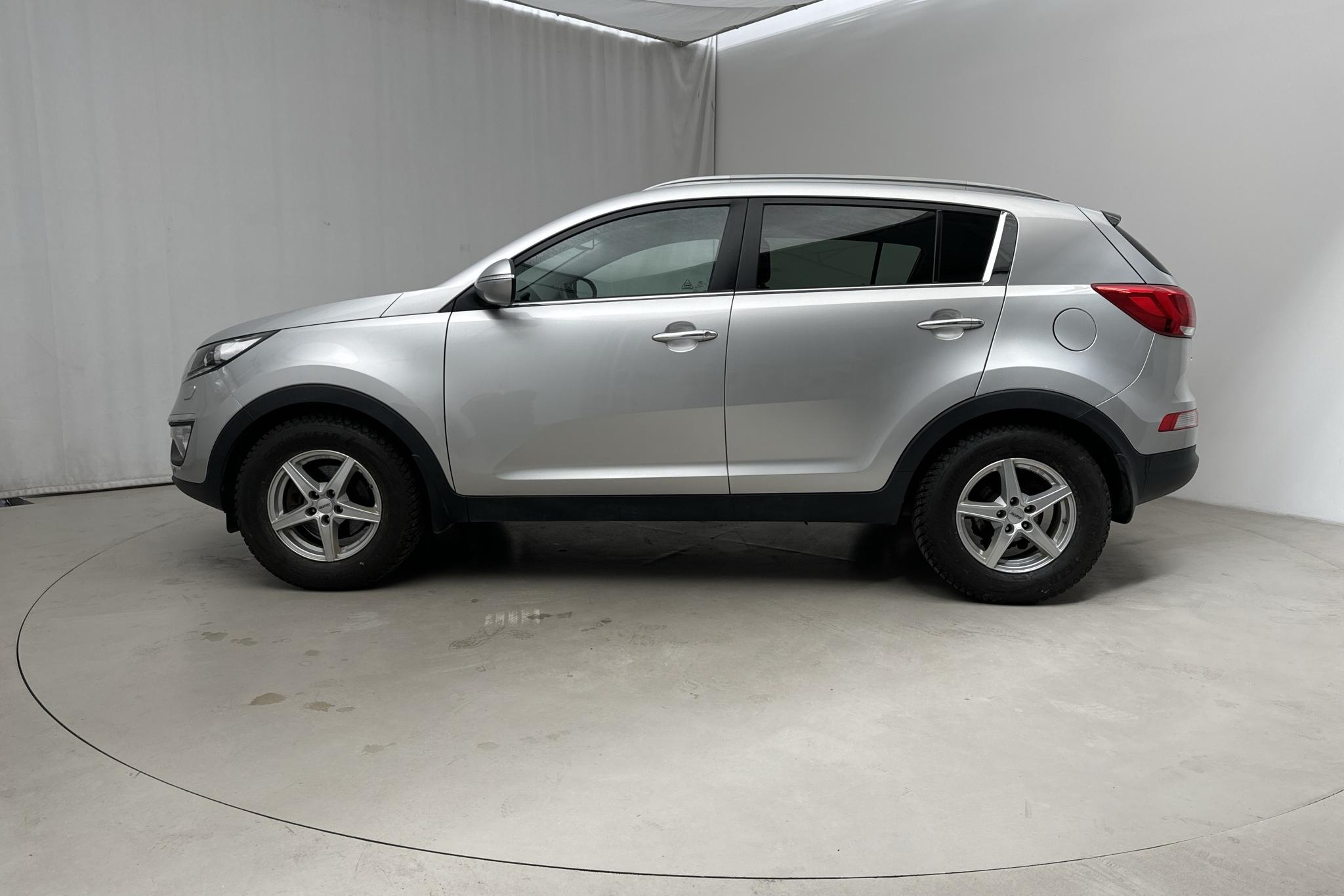 KIA Sportage 1.6 2WD (136hk) - 133 930 km - Manuaalinen - harmaa - 2015