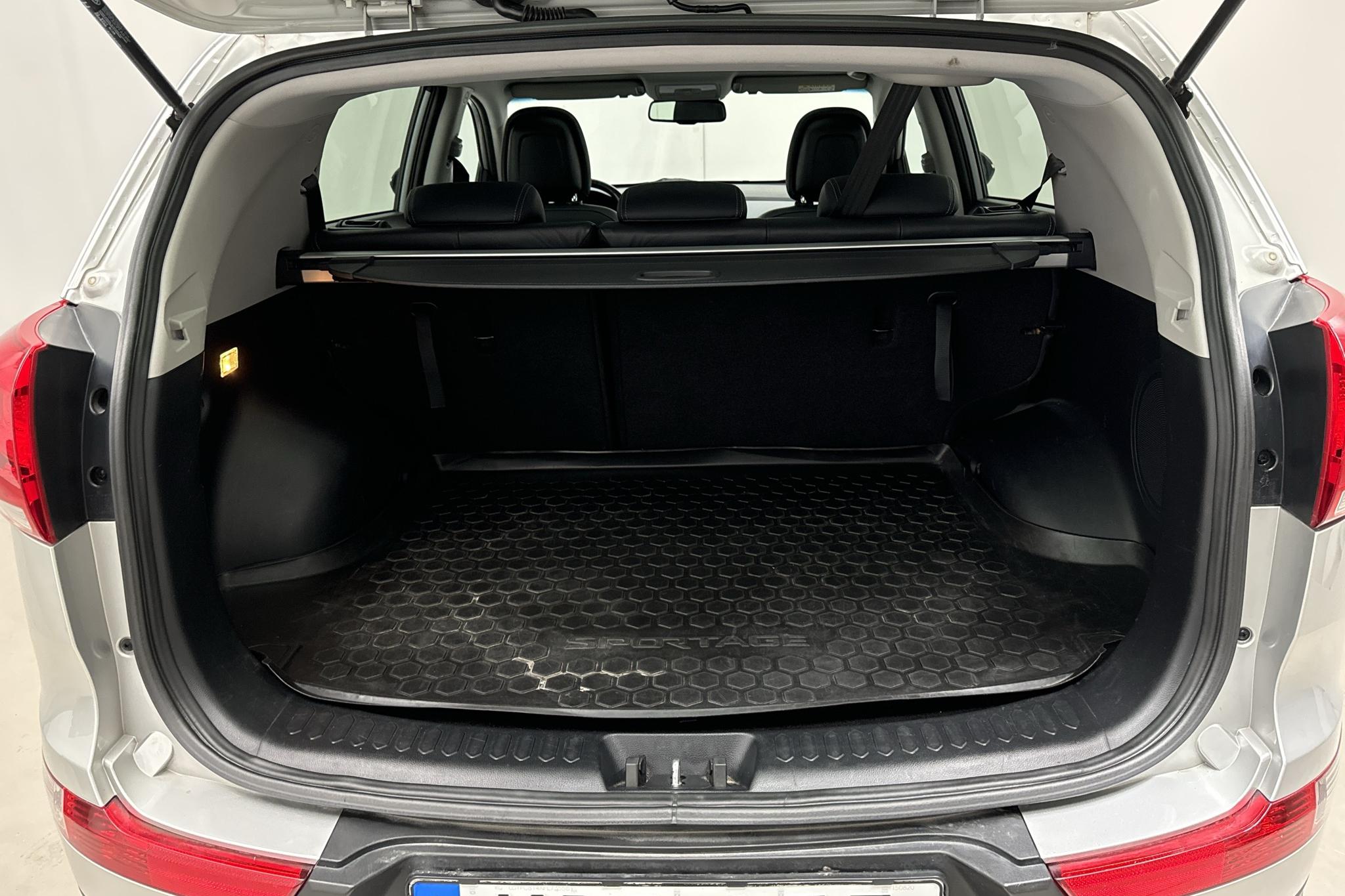 KIA Sportage 1.6 2WD (136hk) - 133 930 km - Käsitsi - hall - 2015