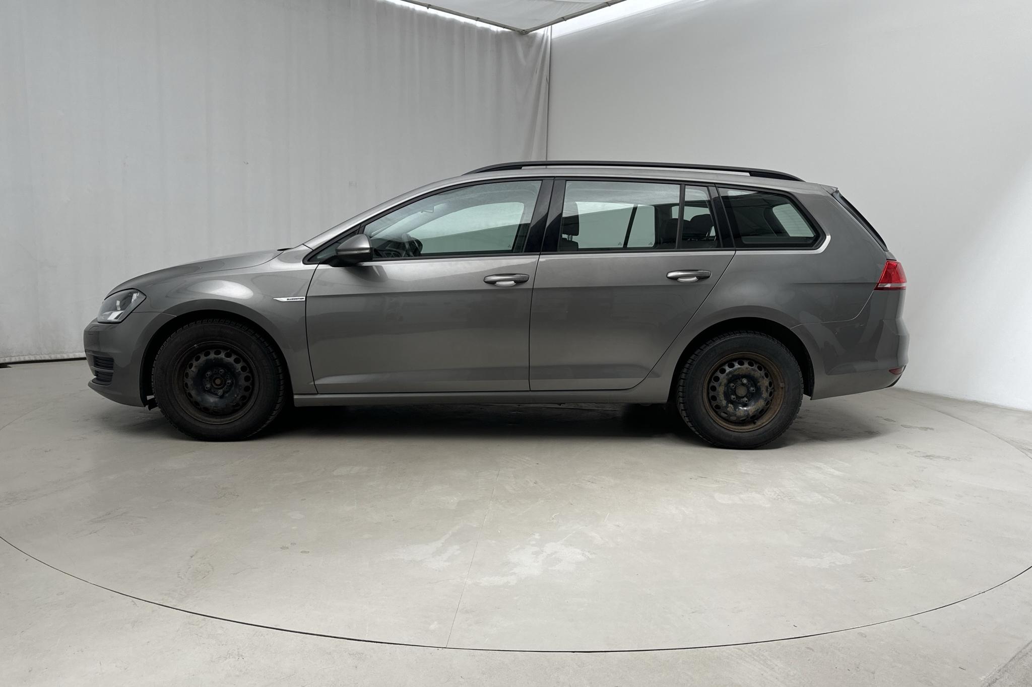 VW Golf VII 1.6 TDI BlueMotion Sportscombi (110hk) - 149 310 km - Manuaalinen - harmaa - 2015